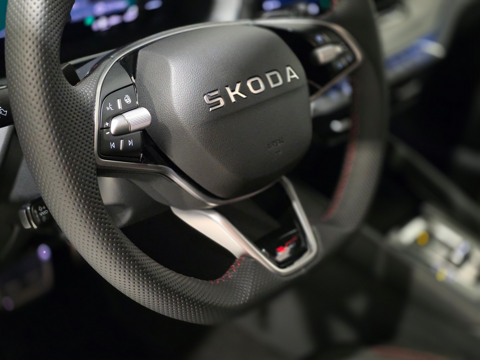 SKODA Octavia Combi 2.0 TSI DSG RS-image-7