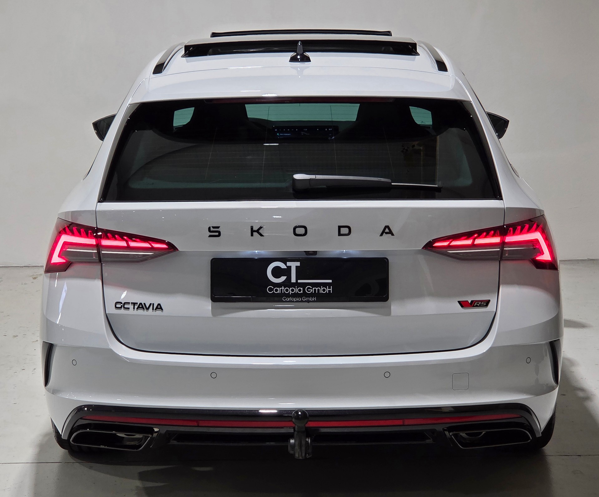 SKODA Octavia Combi 2.0 TSI DSG RS-image-3