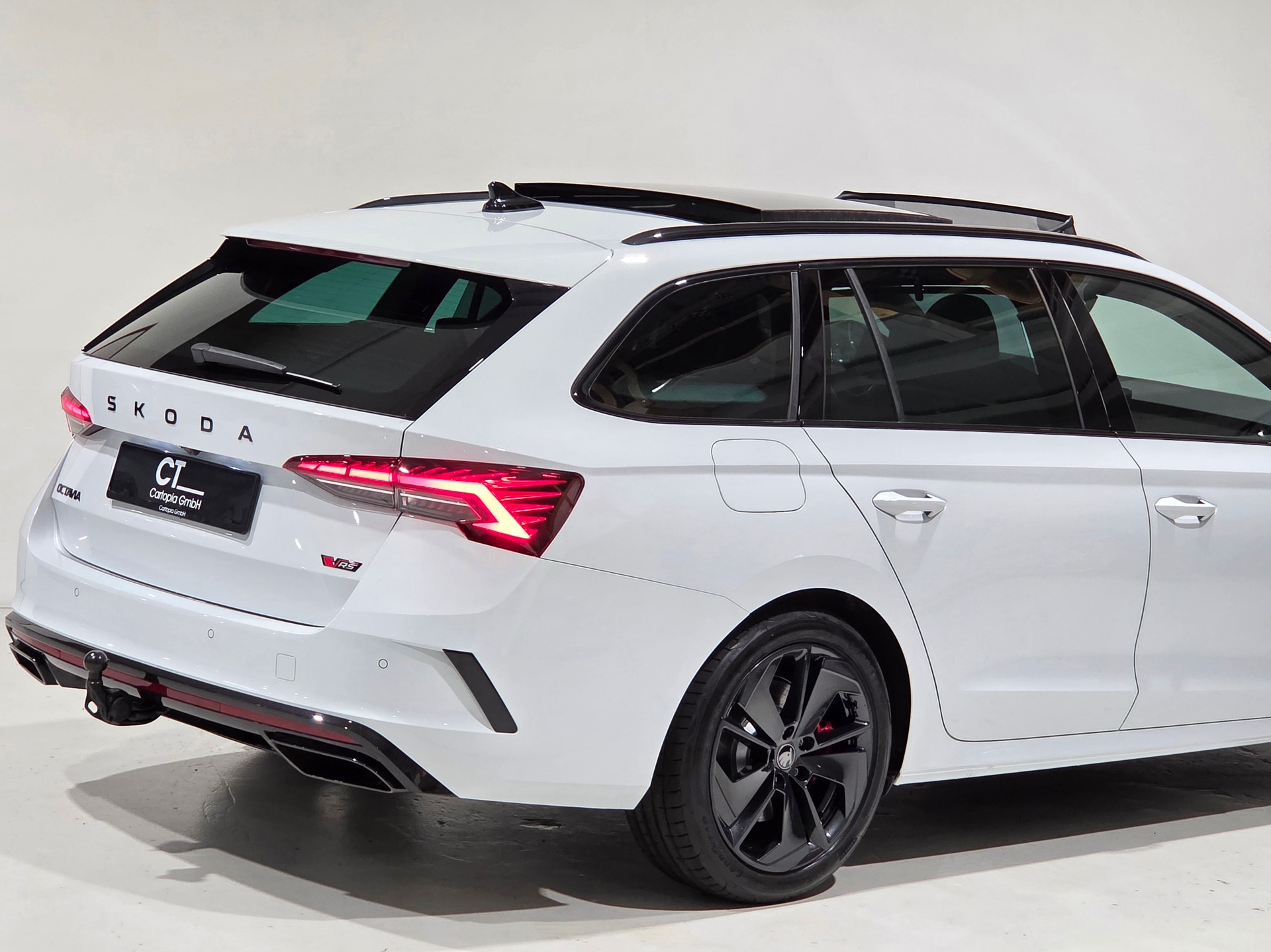 SKODA Octavia Combi 2.0 TSI DSG RS-image-31