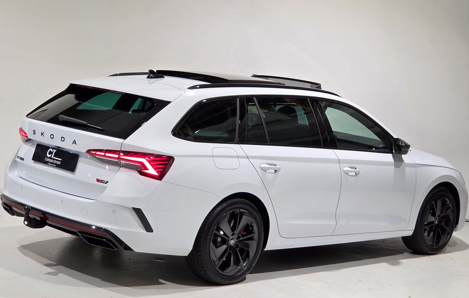 SKODA Octavia Combi 2.0 TSI DSG RS-image-30