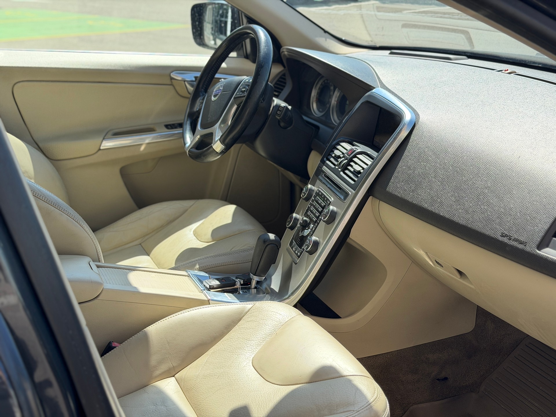 VOLVO XC60 D3 AWD Kinetic Geartronic-image-24