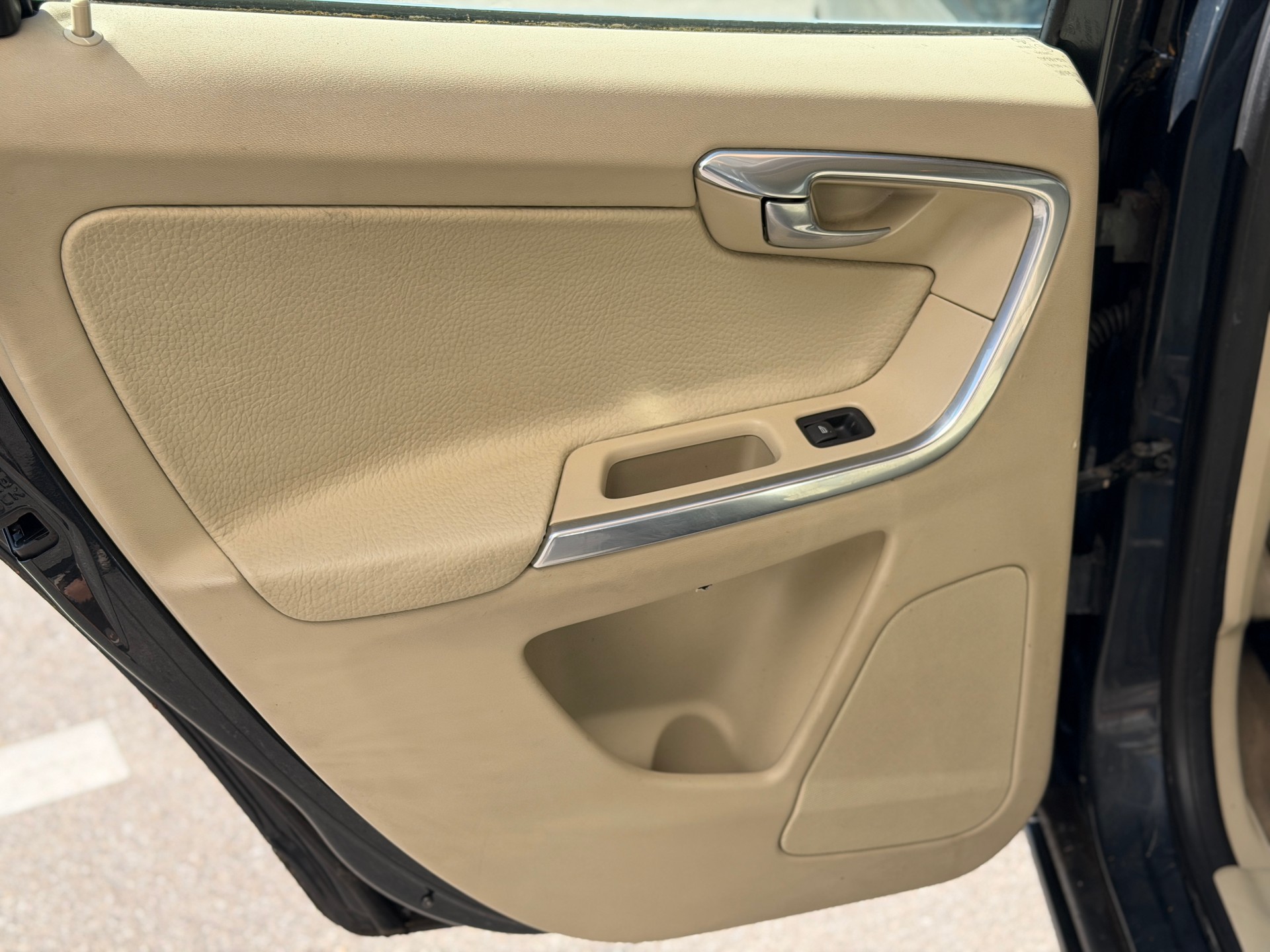 VOLVO XC60 D3 AWD Kinetic Geartronic-image-23