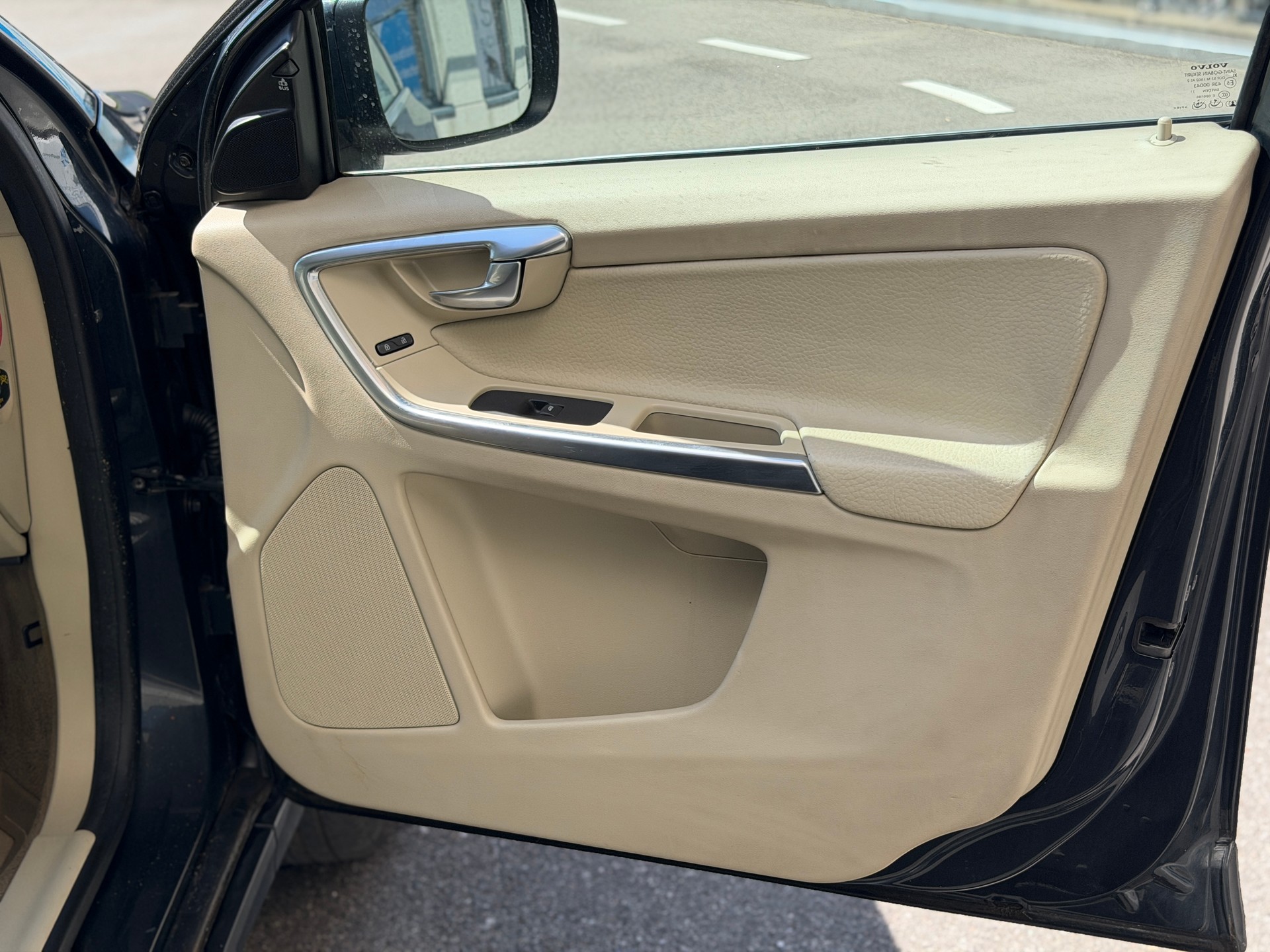 VOLVO XC60 D3 AWD Kinetic Geartronic-image-27