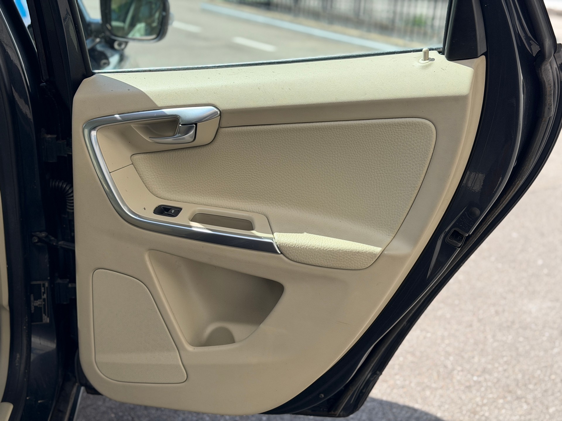 VOLVO XC60 D3 AWD Kinetic Geartronic-image-25