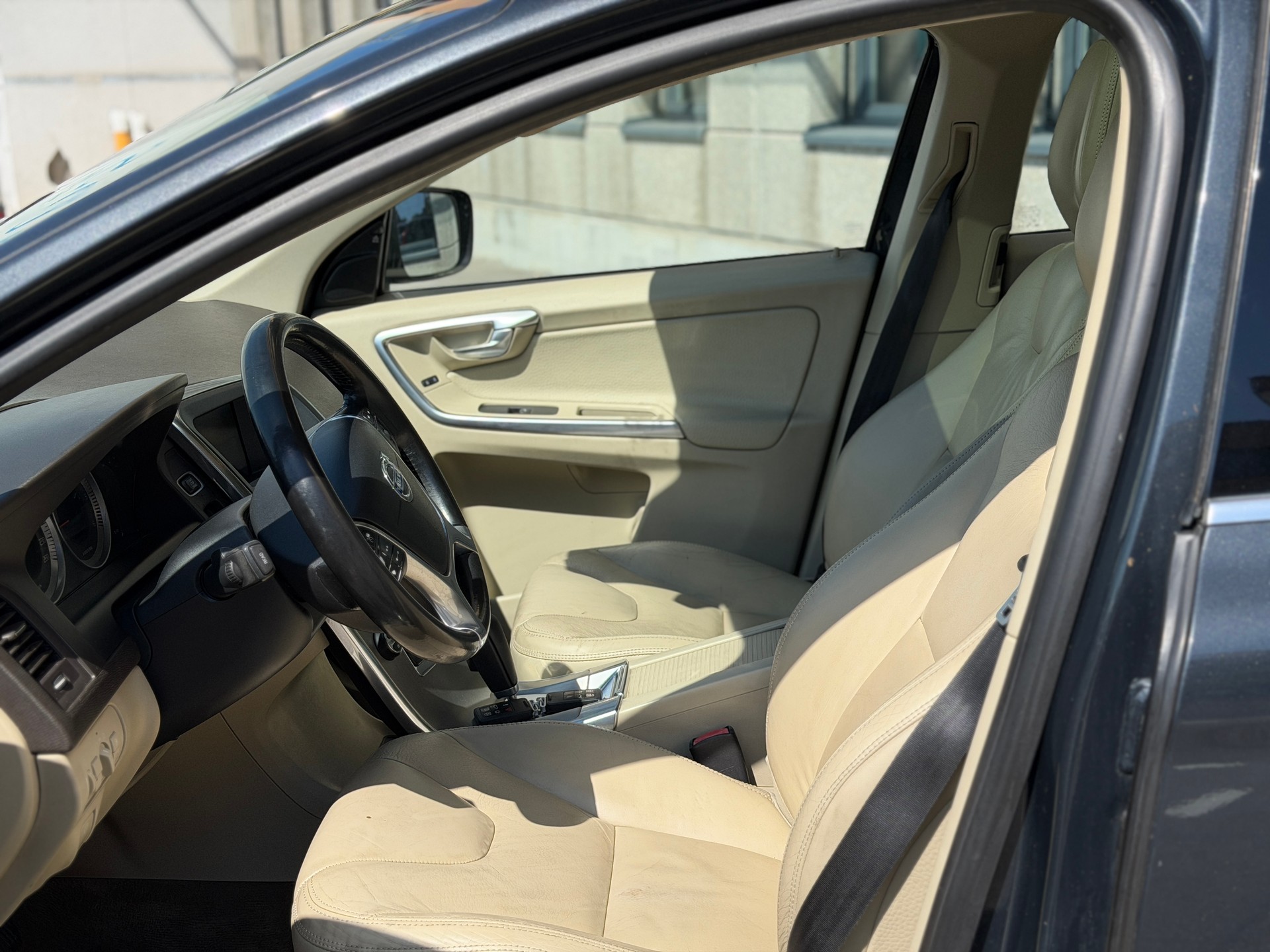 VOLVO XC60 D3 AWD Kinetic Geartronic-image-13
