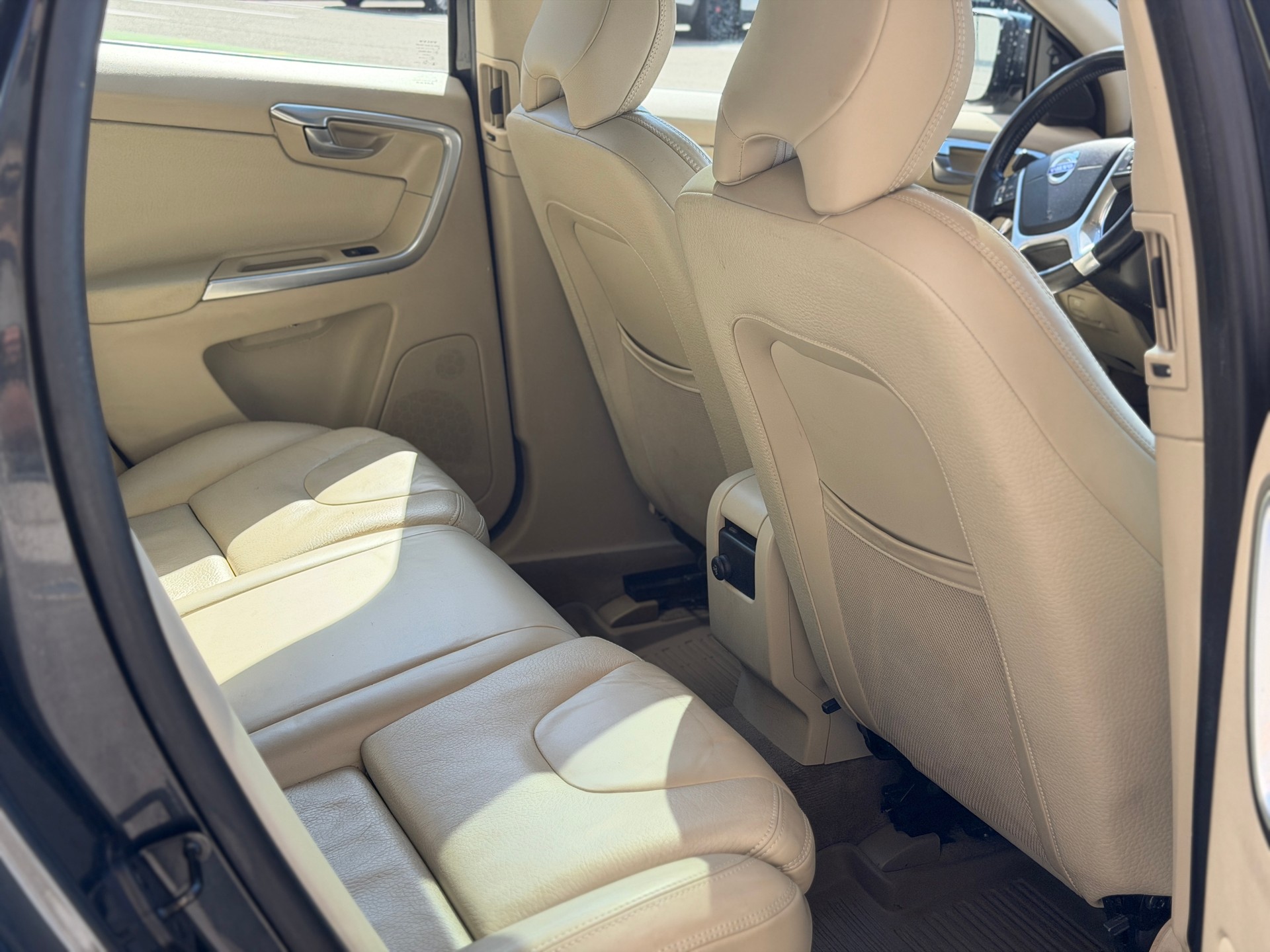 VOLVO XC60 D3 AWD Kinetic Geartronic-image-22