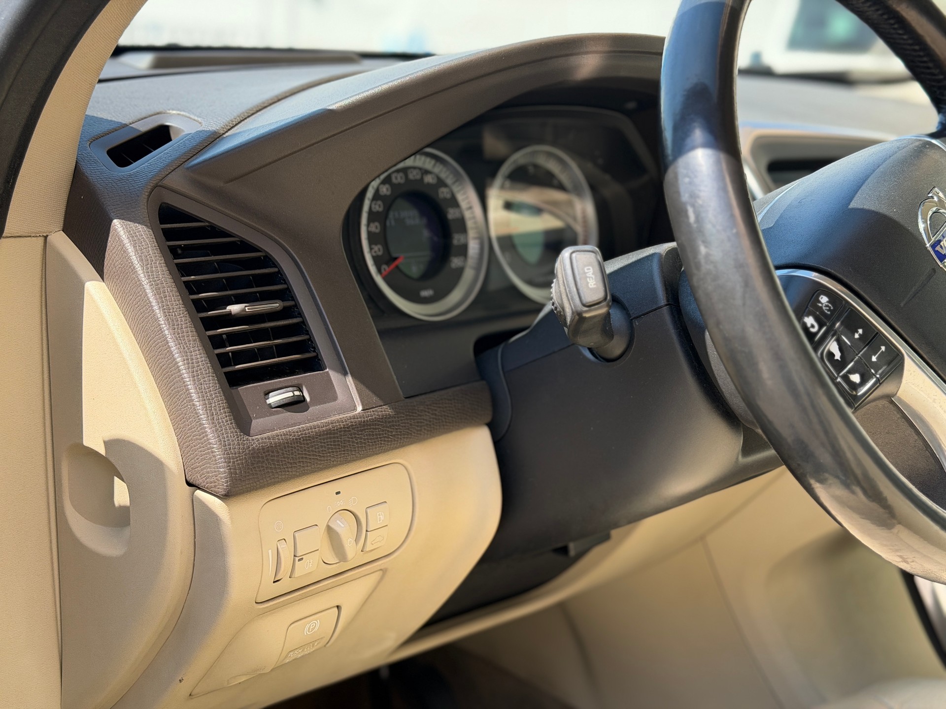 VOLVO XC60 D3 AWD Kinetic Geartronic-image-12