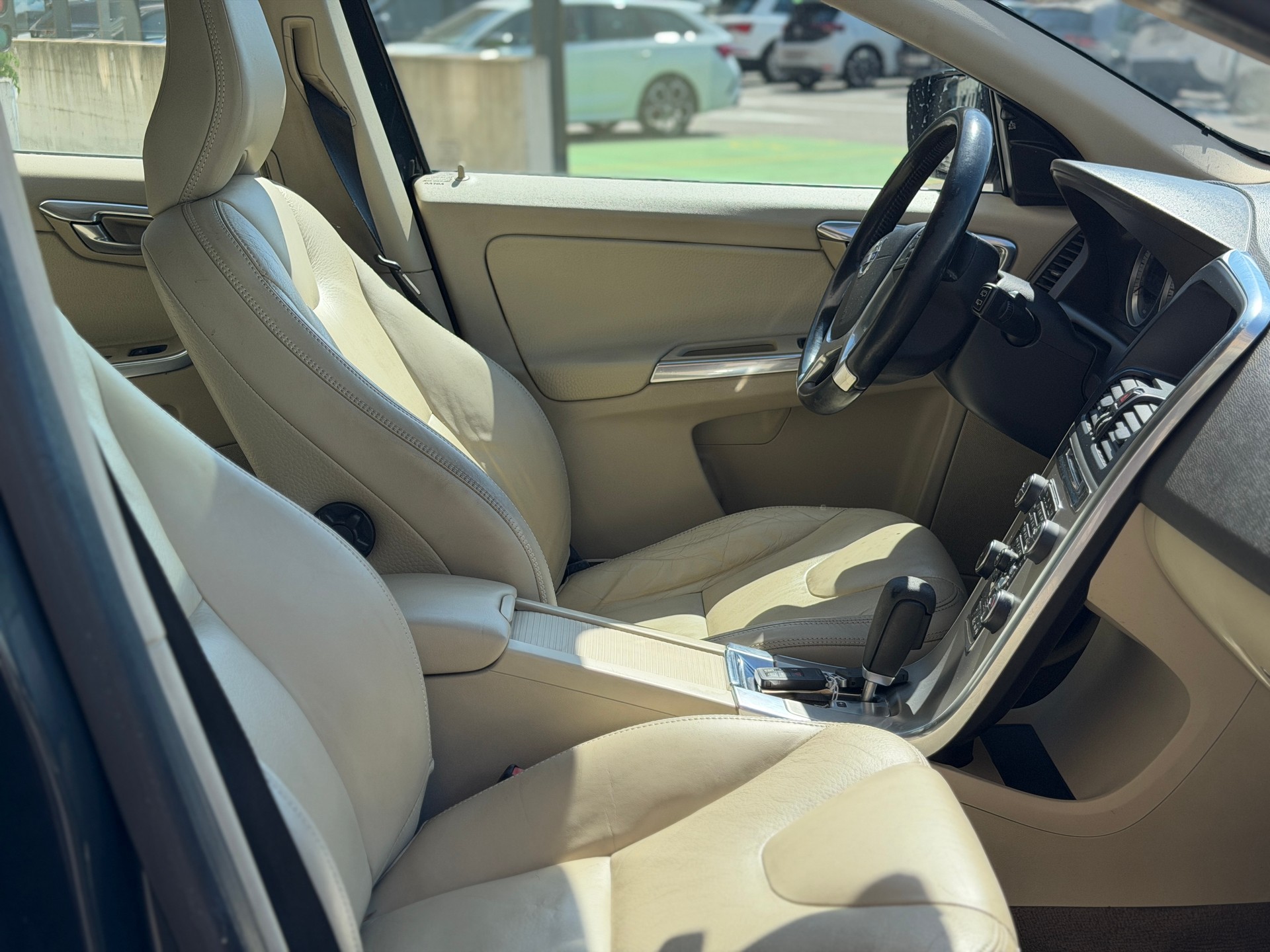 VOLVO XC60 D3 AWD Kinetic Geartronic-image-26