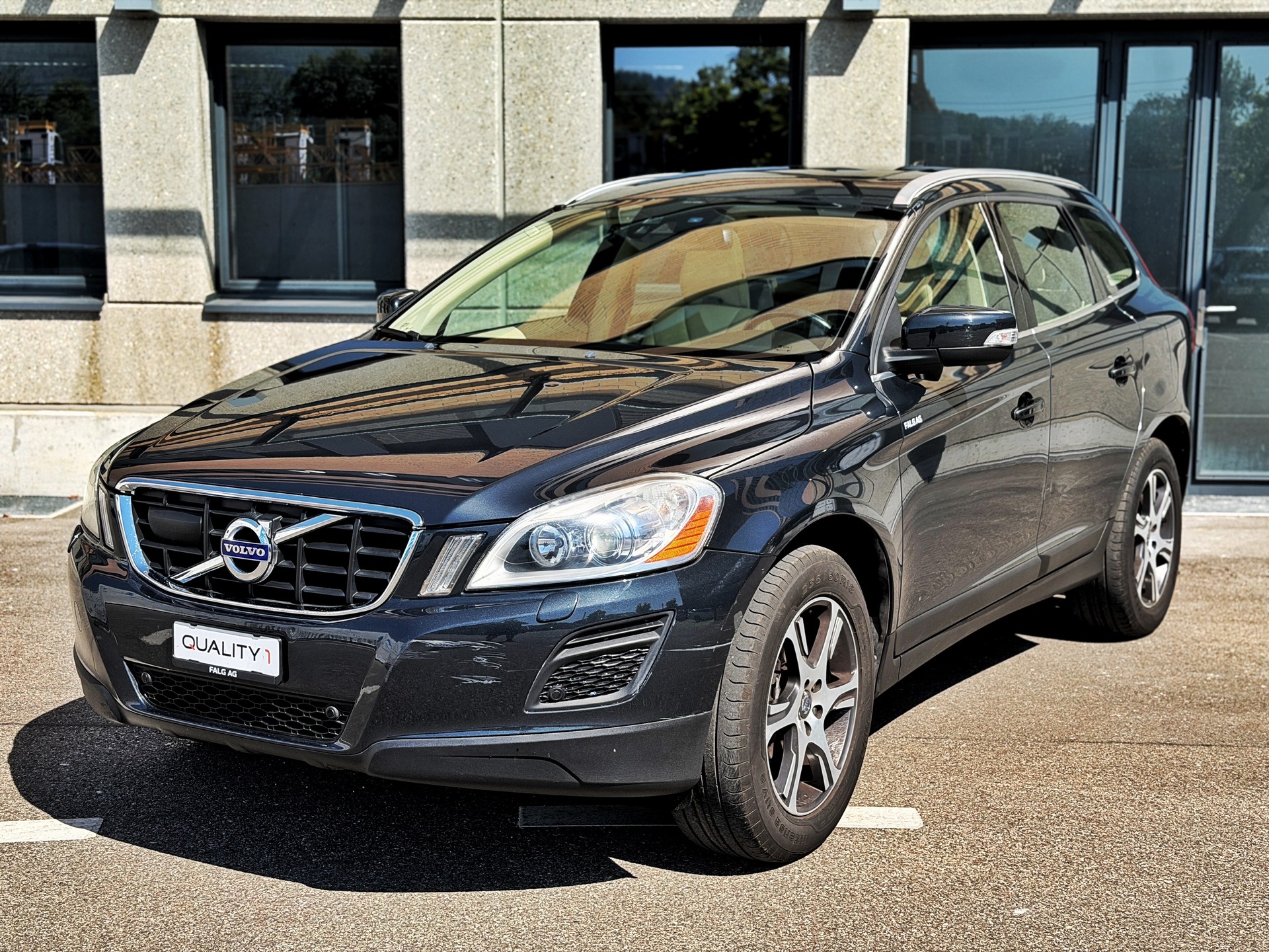 VOLVO XC60 D3 AWD Kinetic Geartronic-image-0