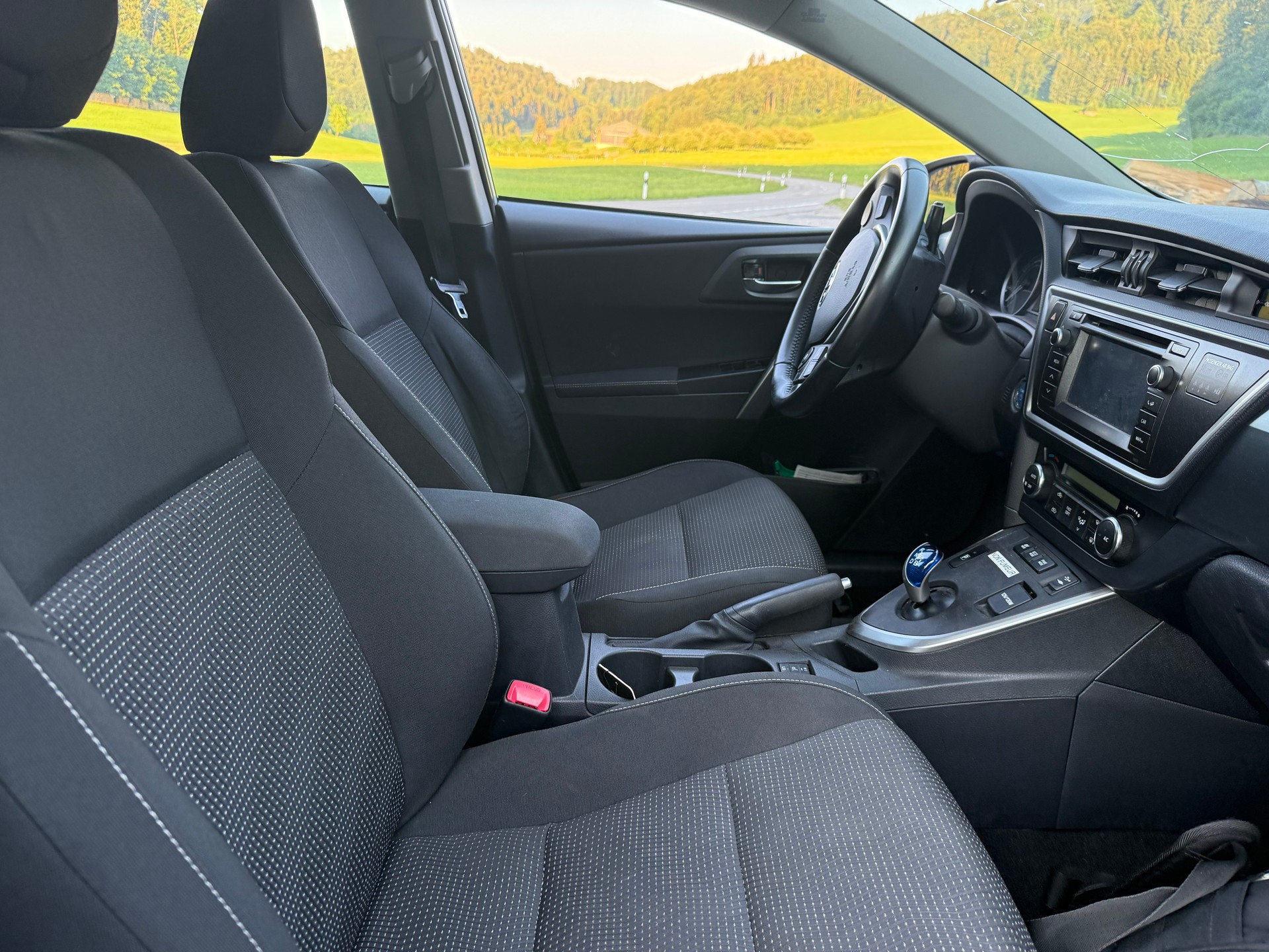 TOYOTA Auris 1.8 16V HSD Linea Trend-image-21