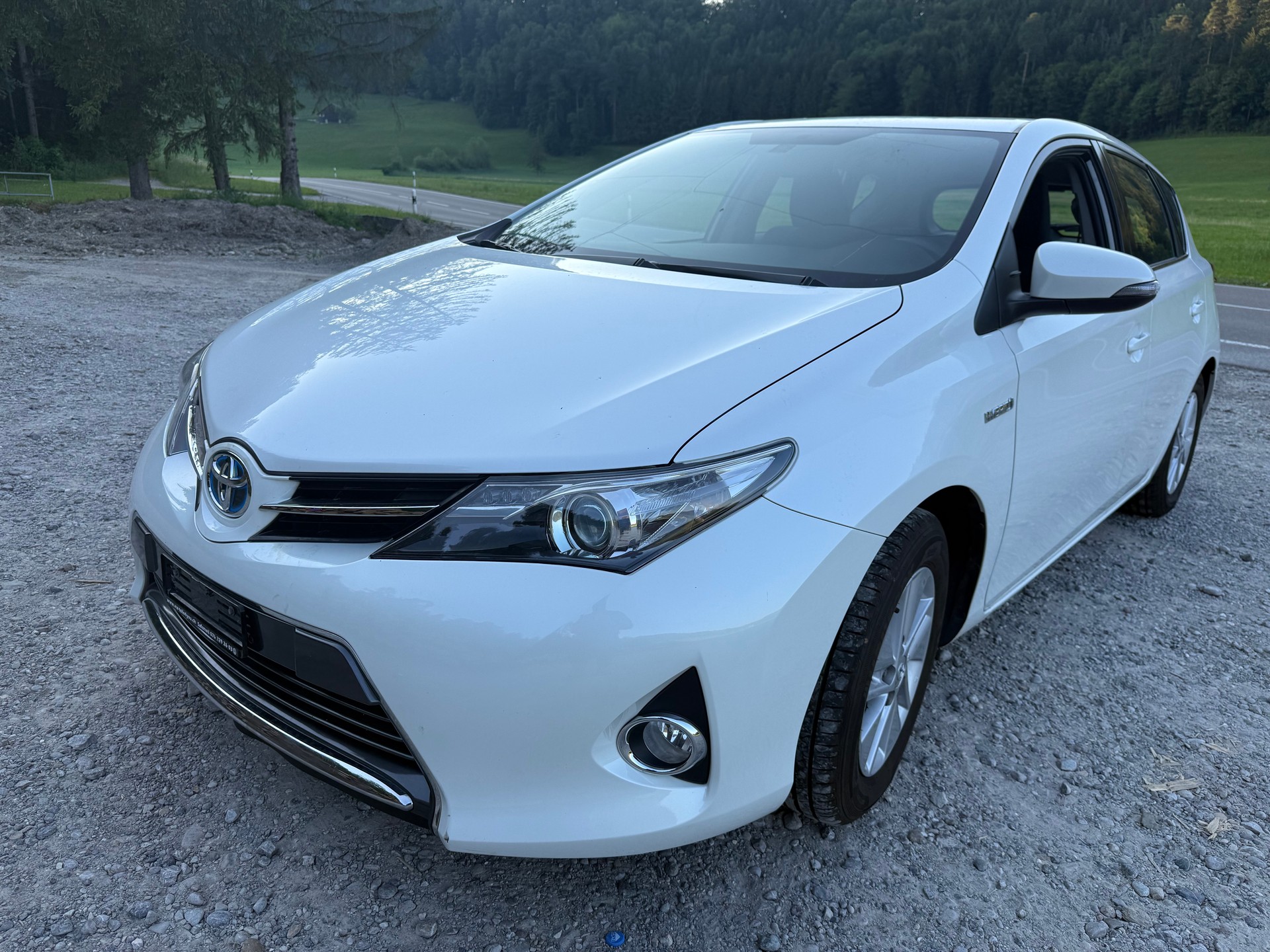 TOYOTA Auris 1.8 16V HSD Linea Trend-image-1