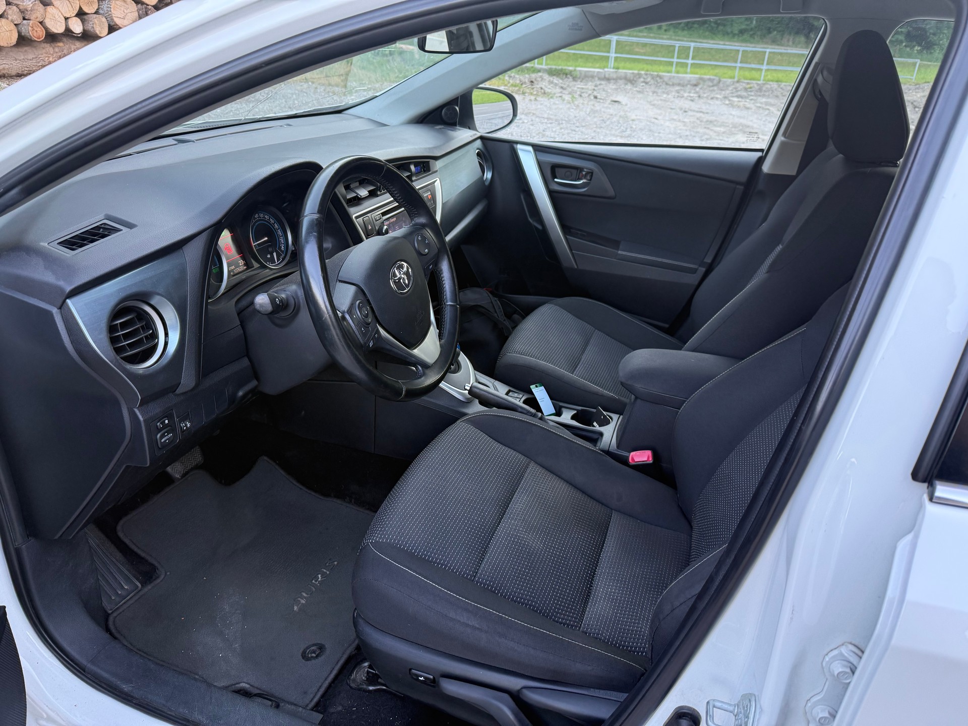 TOYOTA Auris 1.8 16V HSD Linea Trend-image-19