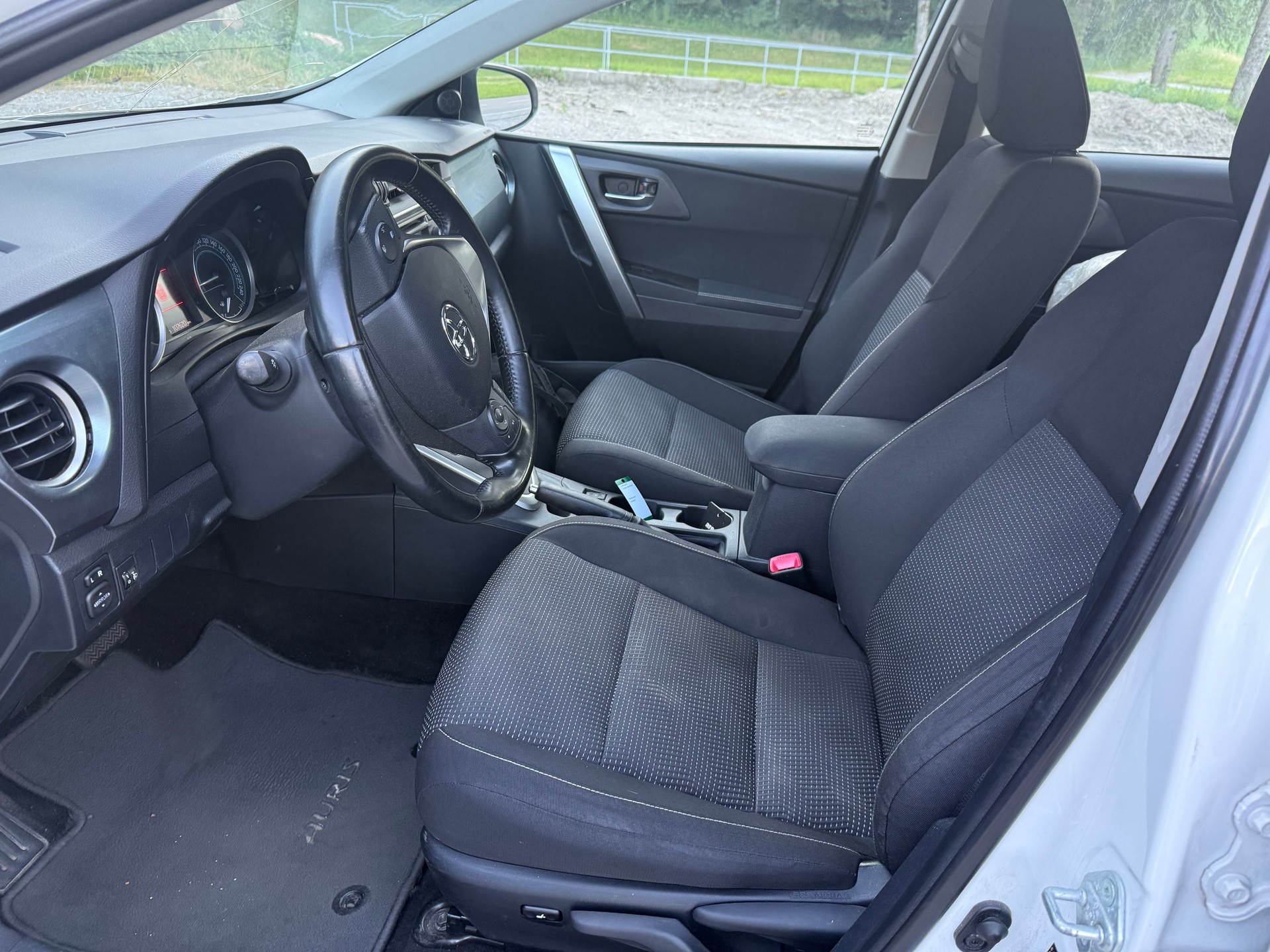TOYOTA Auris 1.8 16V HSD Linea Trend-image-14