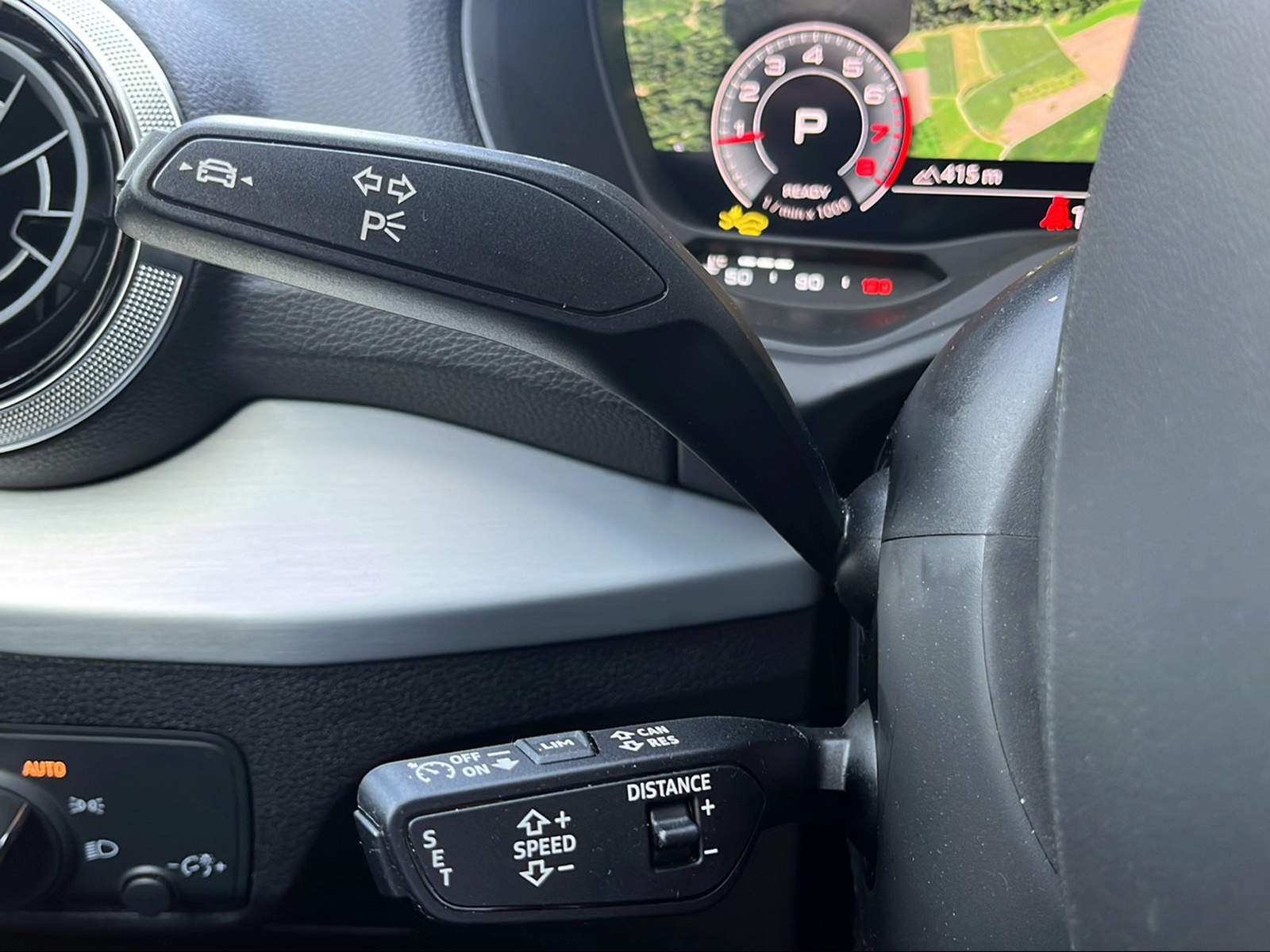 AUDI Q2 40 TFSI S line quattro S-tronic Mythosschwarz Metallic-image-14