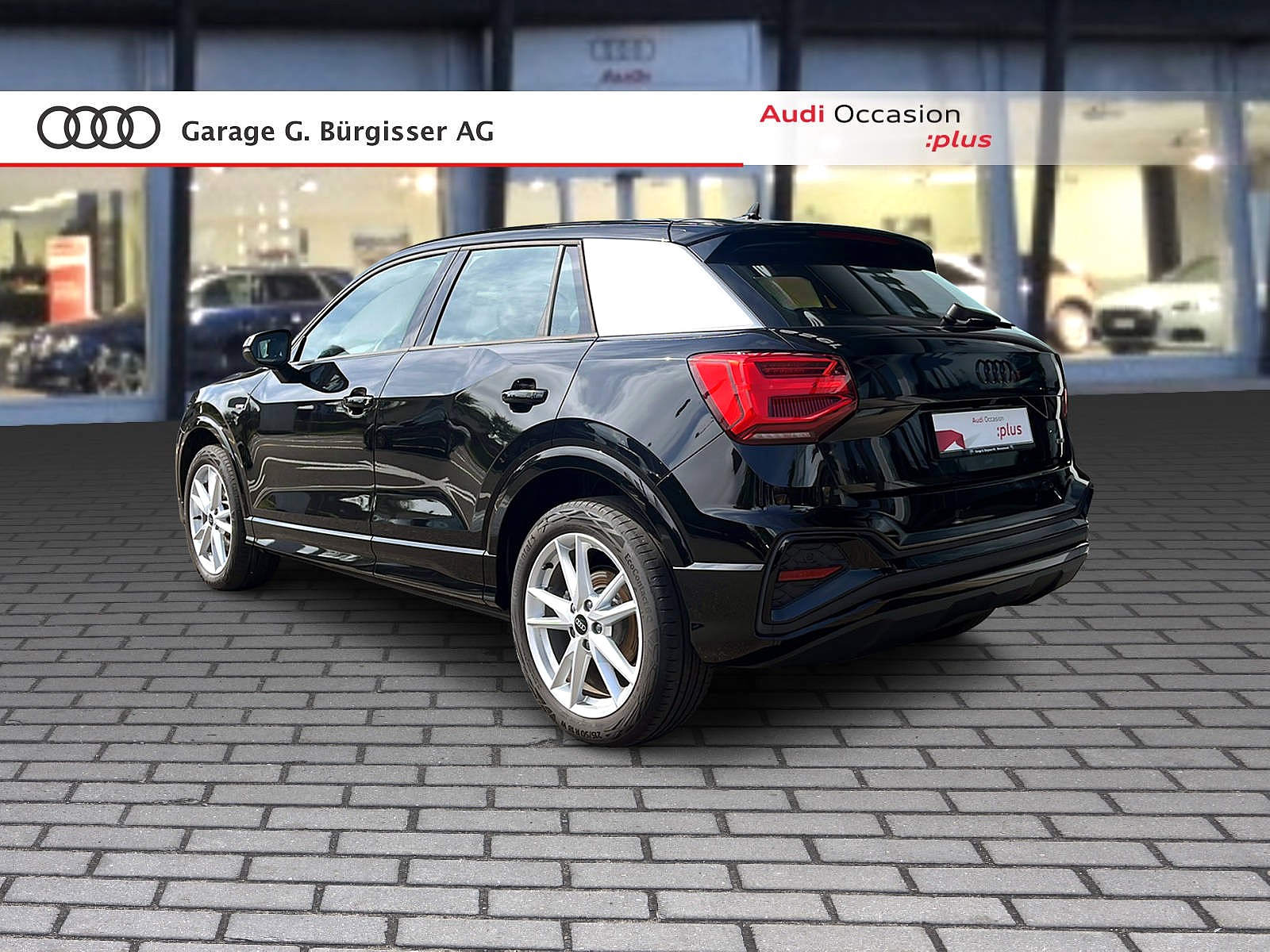 AUDI Q2 40 TFSI S line quattro S-tronic Mythosschwarz Metallic-image-3
