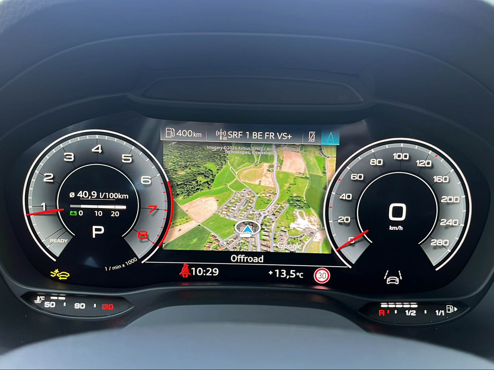 AUDI Q2 40 TFSI S line quattro S-tronic Mythosschwarz Metallic-image-10
