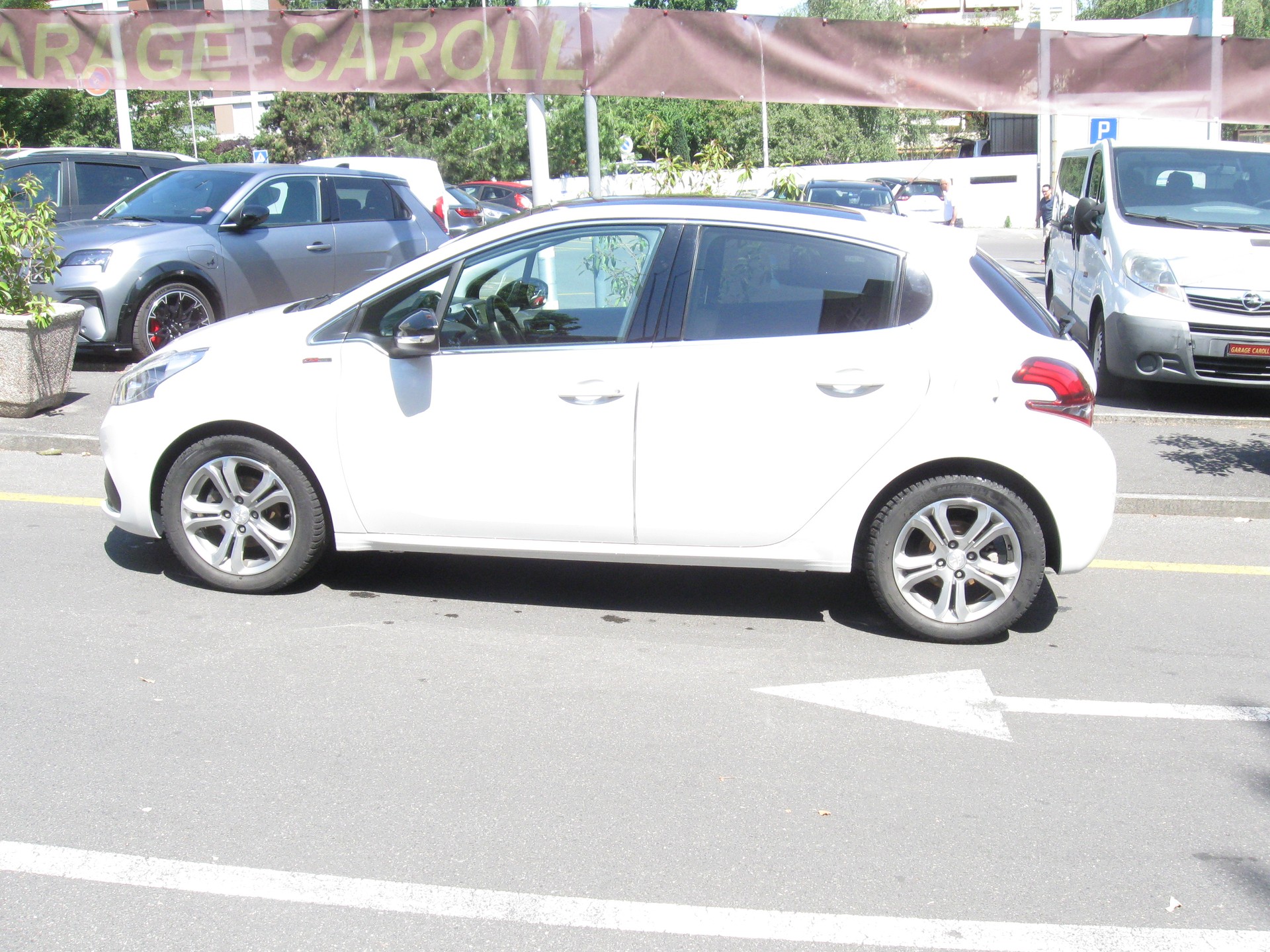 PEUGEOT 1.2i SST GTLine-image-1