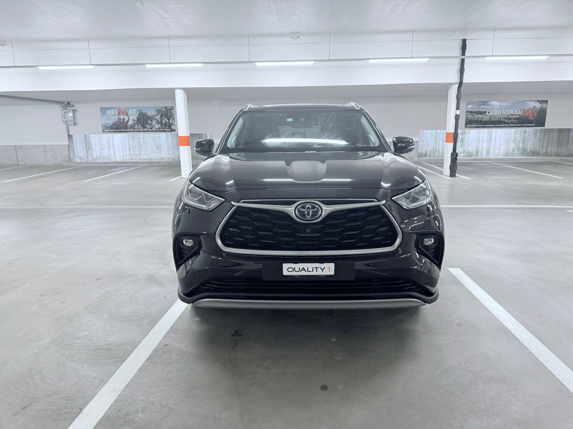 TOYOTA Highlander 2.5 HSD Premium 7 Sitze Anhänger Kupplung 2000 kg-image-0