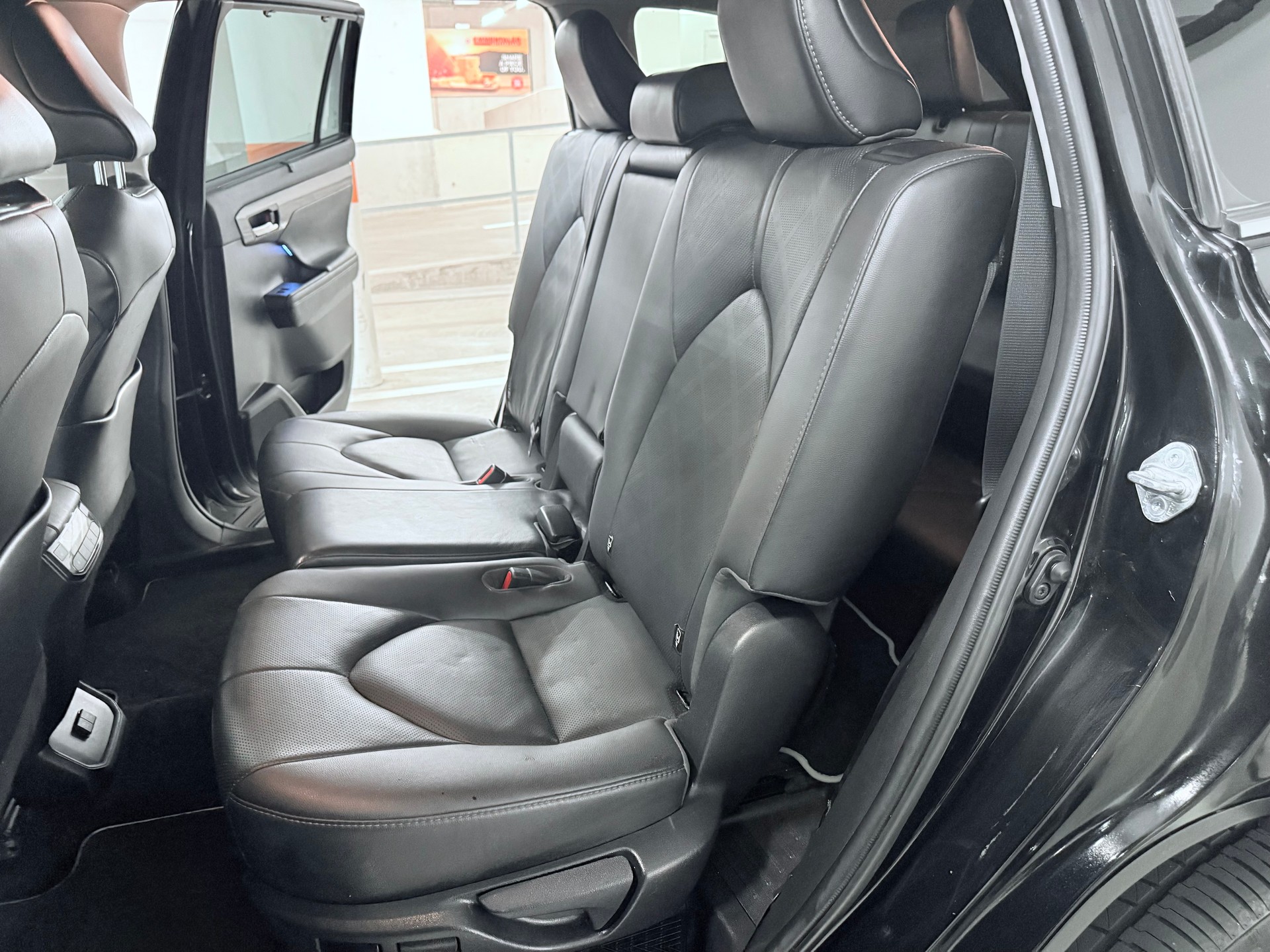 TOYOTA Highlander 2.5 HSD Premium 7 Sitze Anhänger Kupplung 2000 kg-image-12