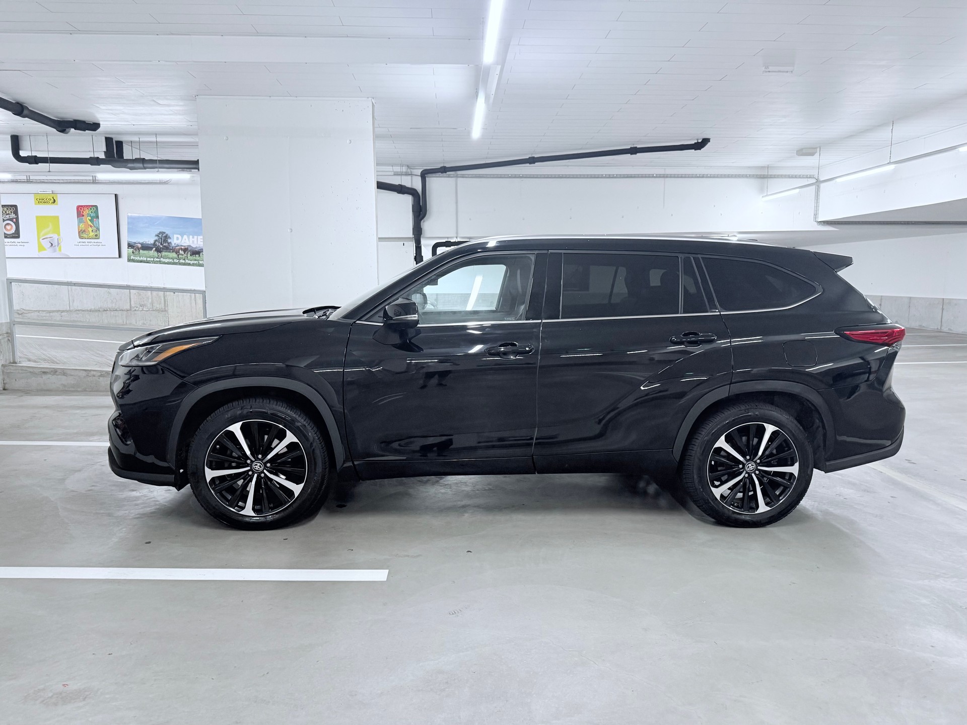 TOYOTA Highlander 2.5 HSD Premium 7 Sitze Anhänger Kupplung 2000 kg-image-3