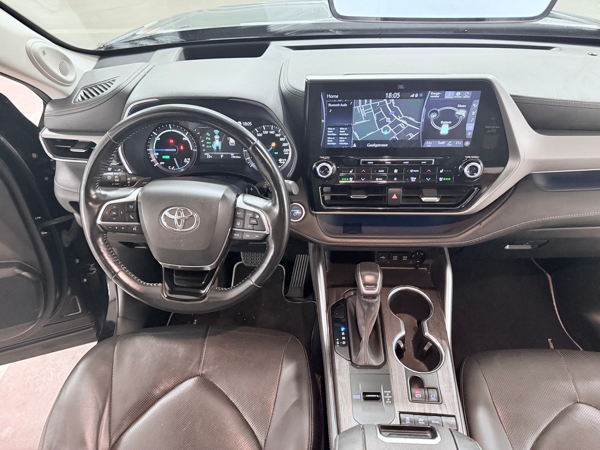 TOYOTA Highlander 2.5 HSD Premium 7 Sitze Anhänger Kupplung 2000 kg-image-7