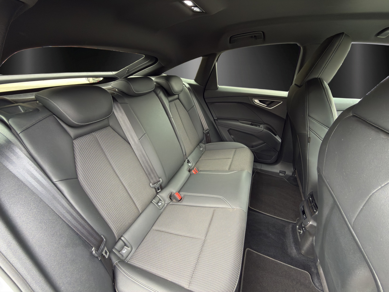AUDI Audi Q4 Sportback e-tron 50 quattro-image-7