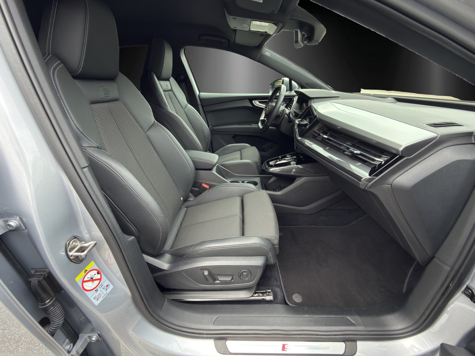 AUDI Audi Q4 Sportback e-tron 50 quattro-image-8