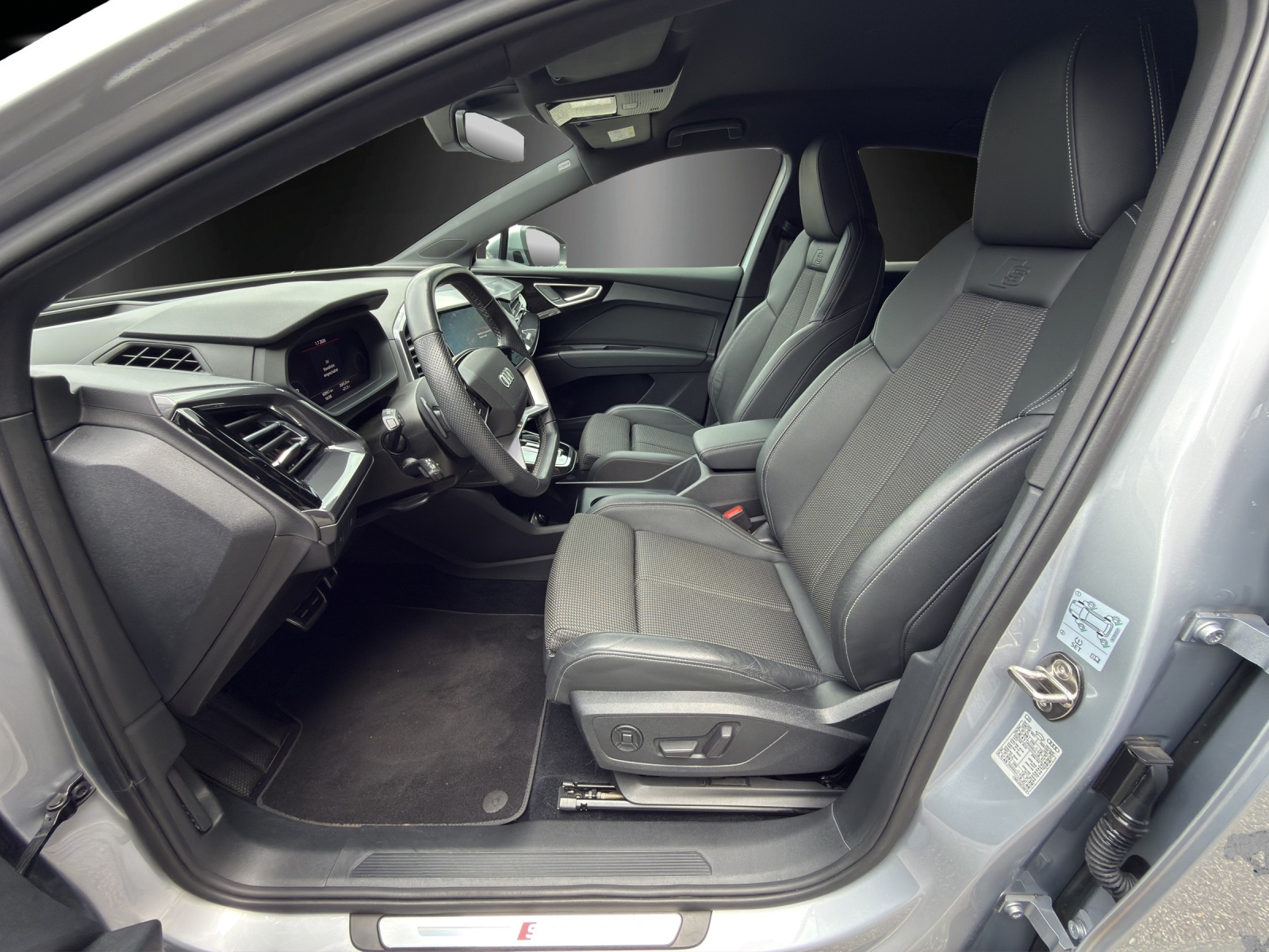 AUDI Audi Q4 Sportback e-tron 50 quattro-image-9