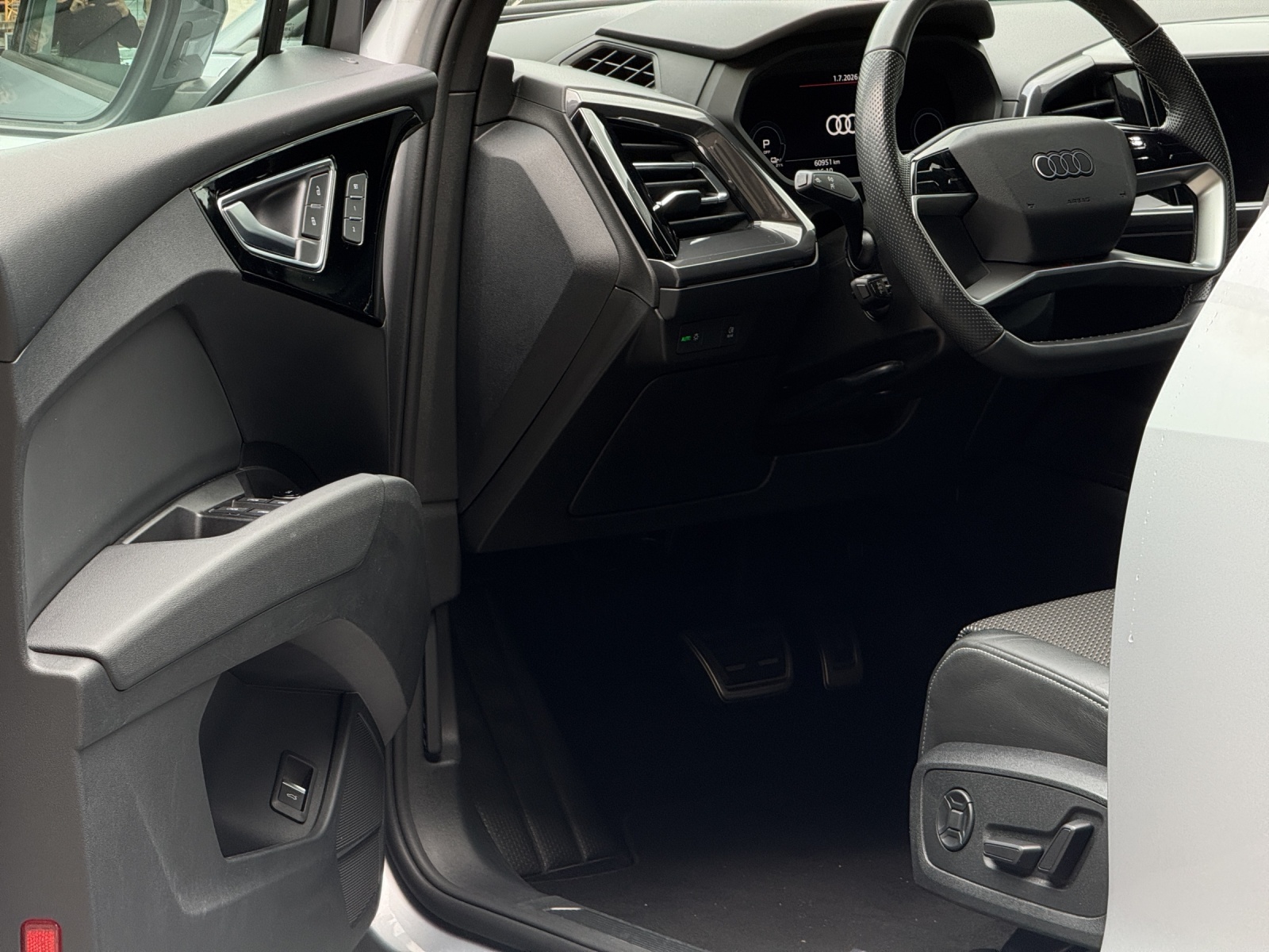 AUDI Audi Q4 Sportback e-tron 50 quattro-image-14