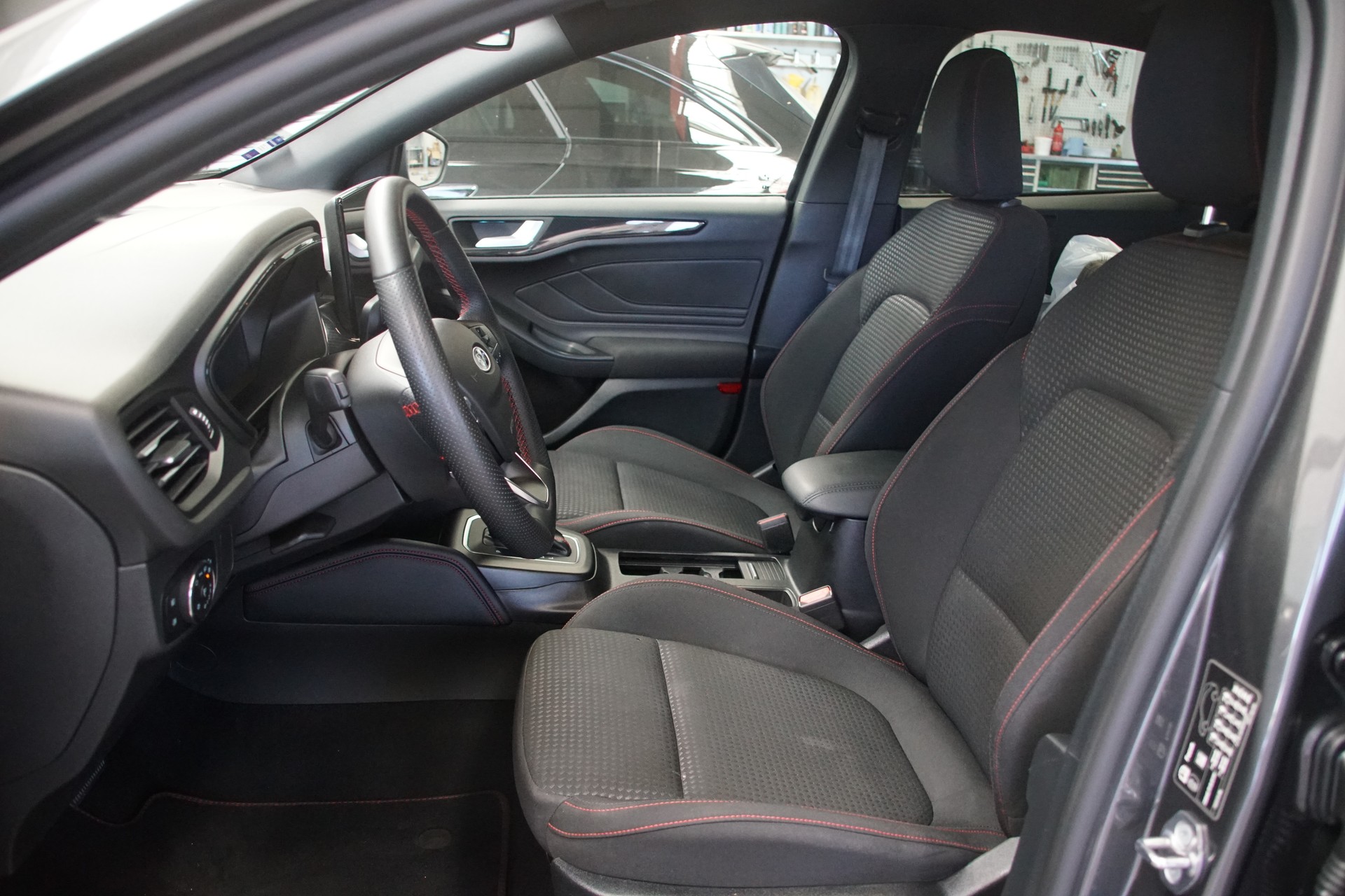 FORD Focus 1.0 MHEV ST-Line X Automat-image-5