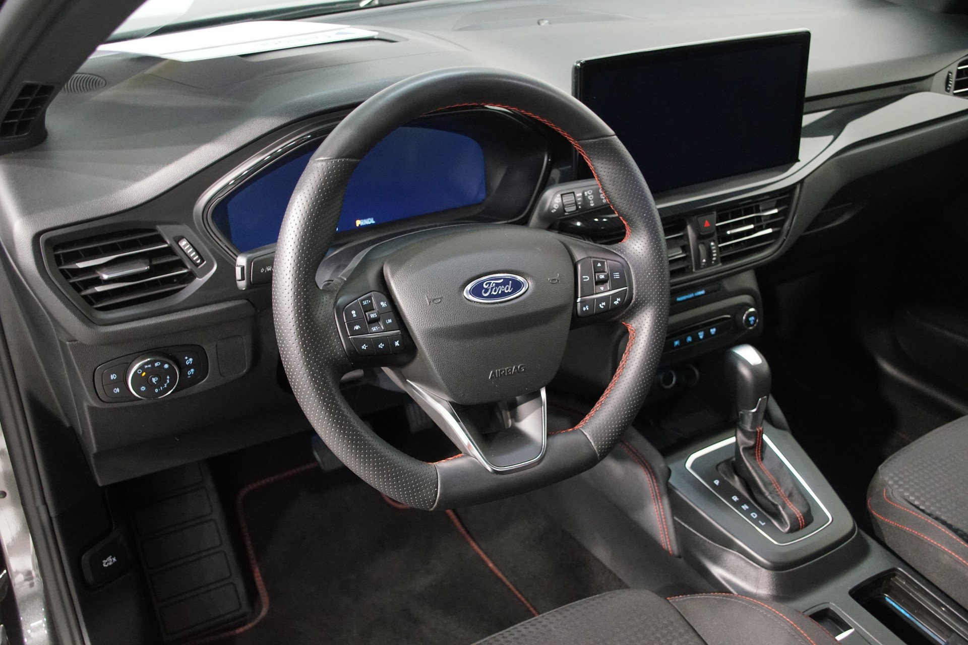 FORD Focus 1.0 MHEV ST-Line X Automat-image-15