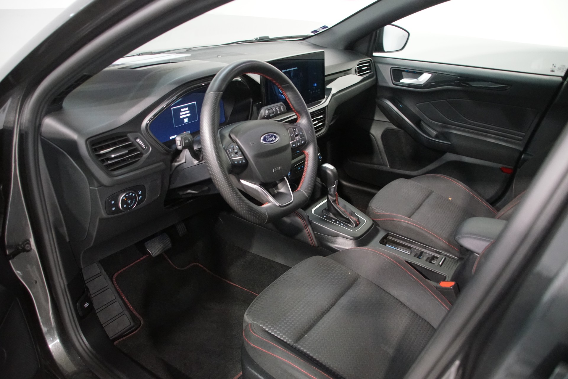 FORD Focus 1.0 MHEV ST-Line X Automat-image-12