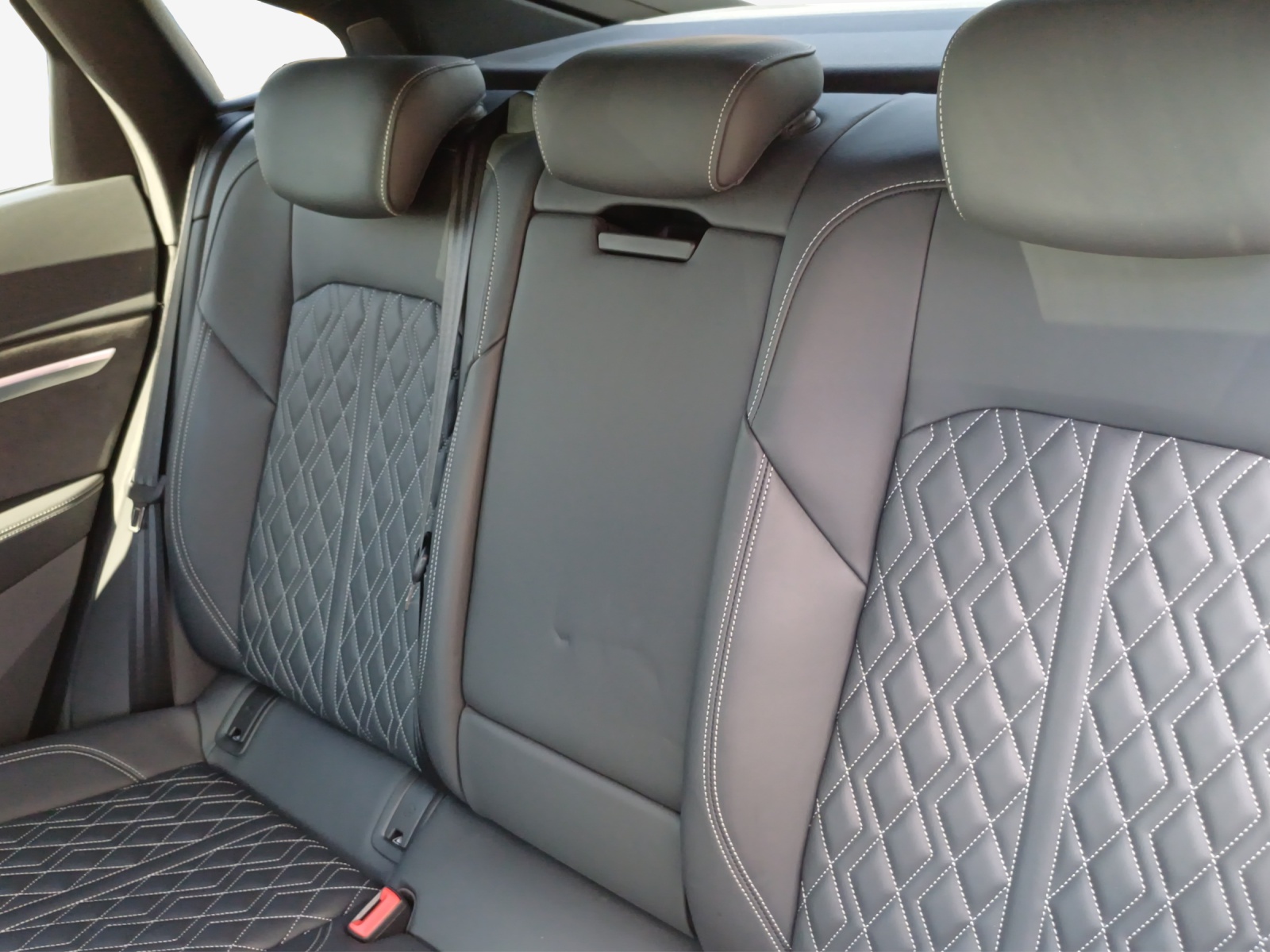 AUDI e-tron 55 Sportback S Line quattro-image-11