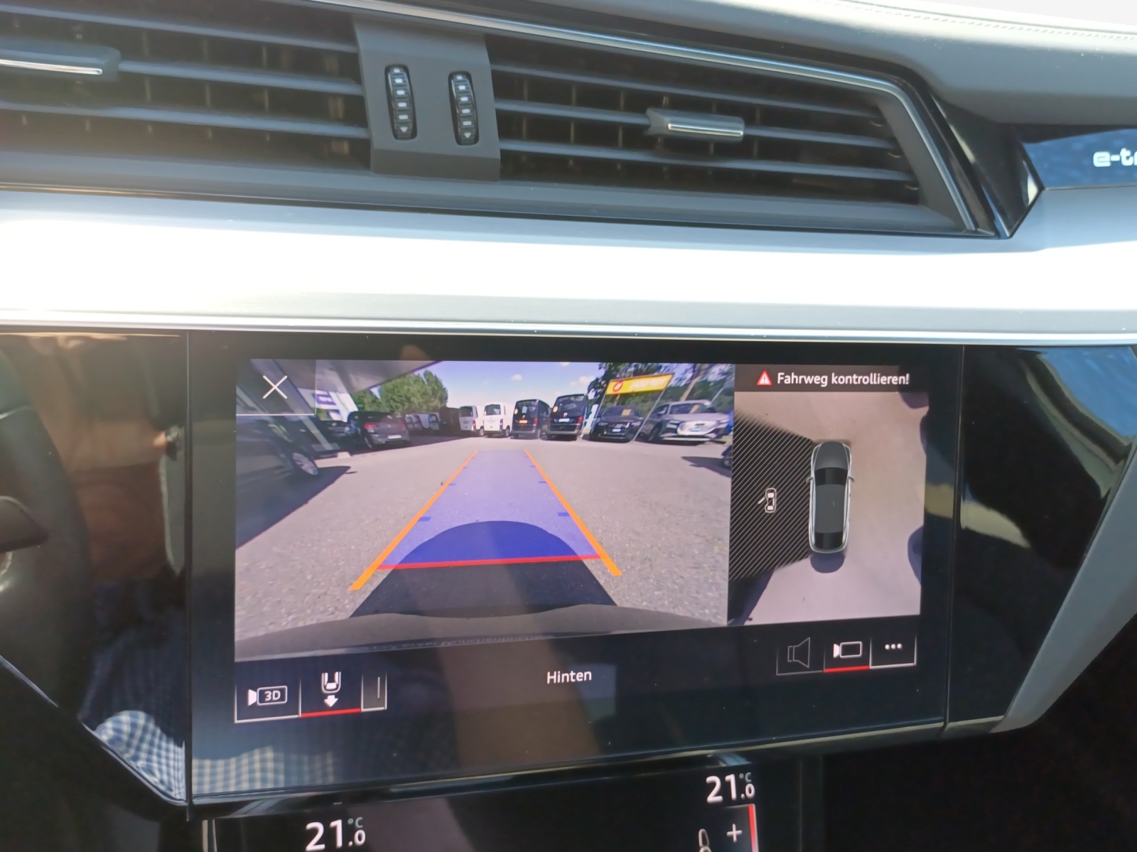 AUDI e-tron 55 Sportback S Line quattro-image-15