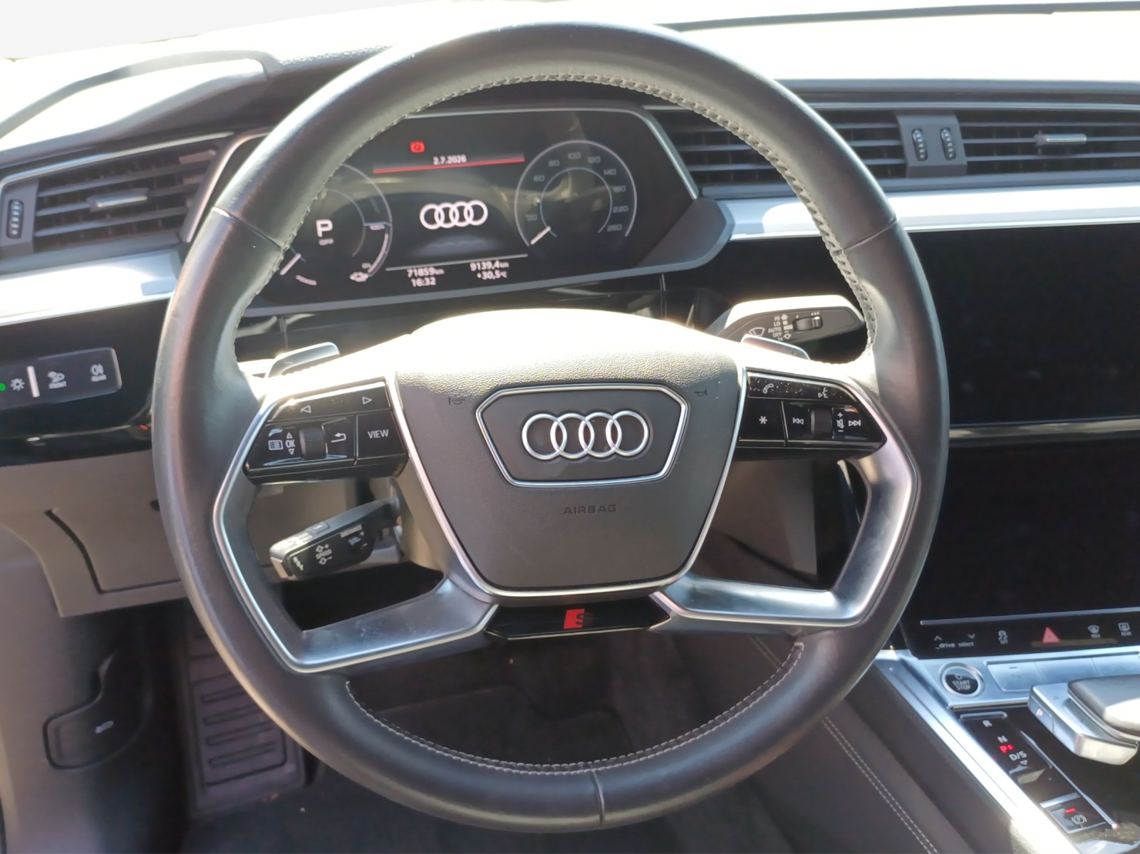 AUDI e-tron 55 Sportback S Line quattro-image-9