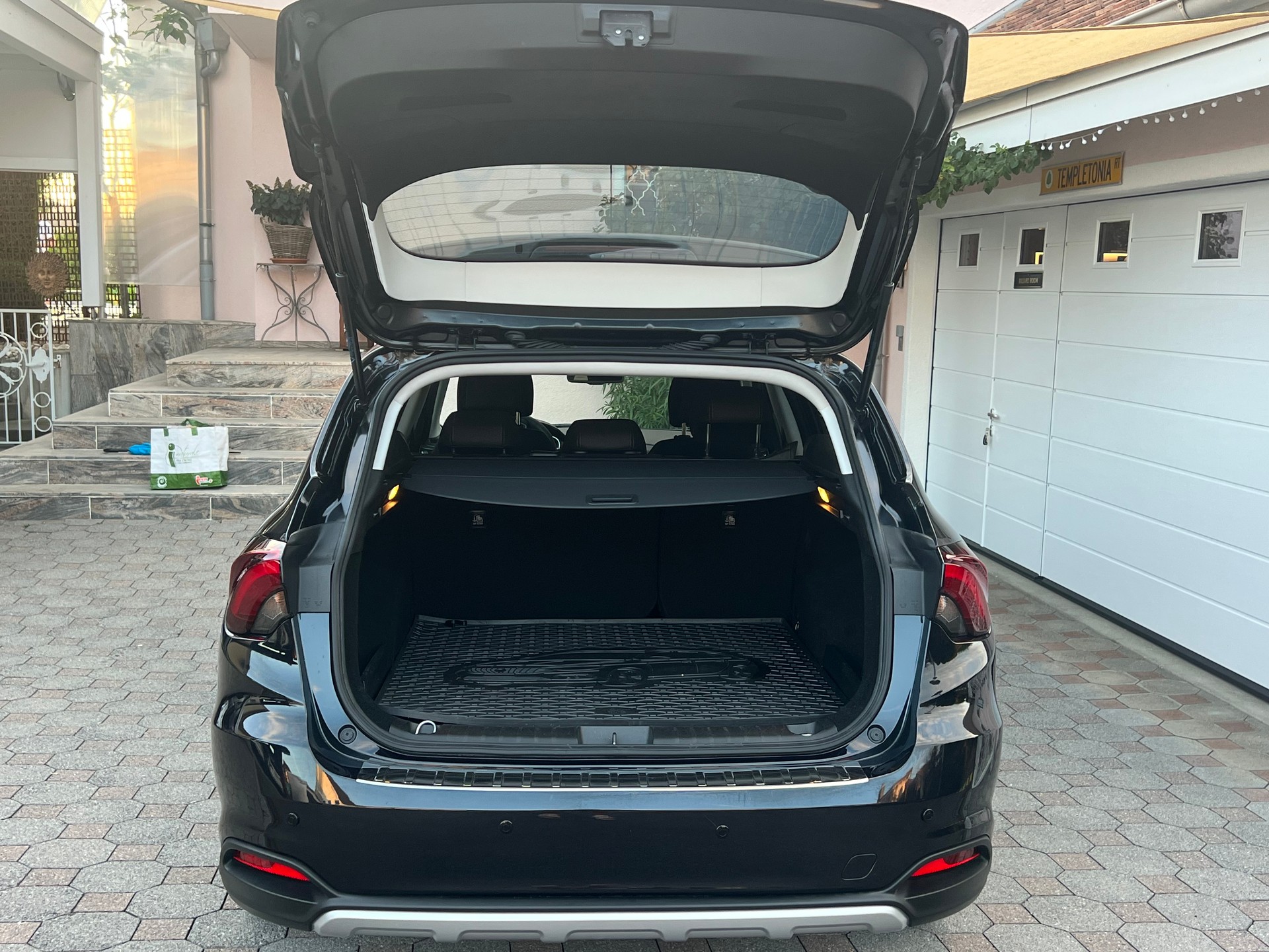 FIAT 1.5 Hybrid Swiss Cross-image-3