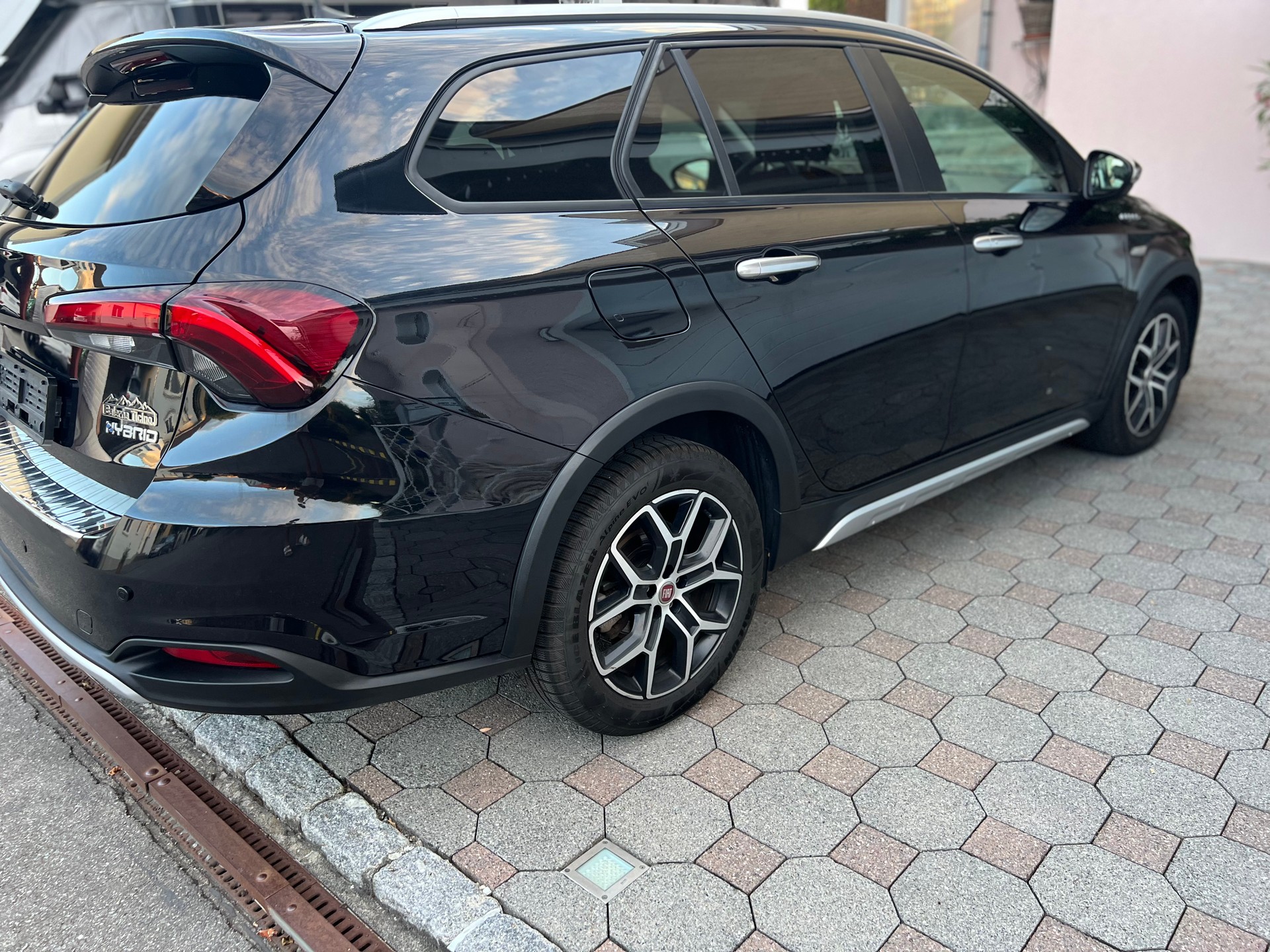 FIAT 1.5 Hybrid Swiss Cross-image-8