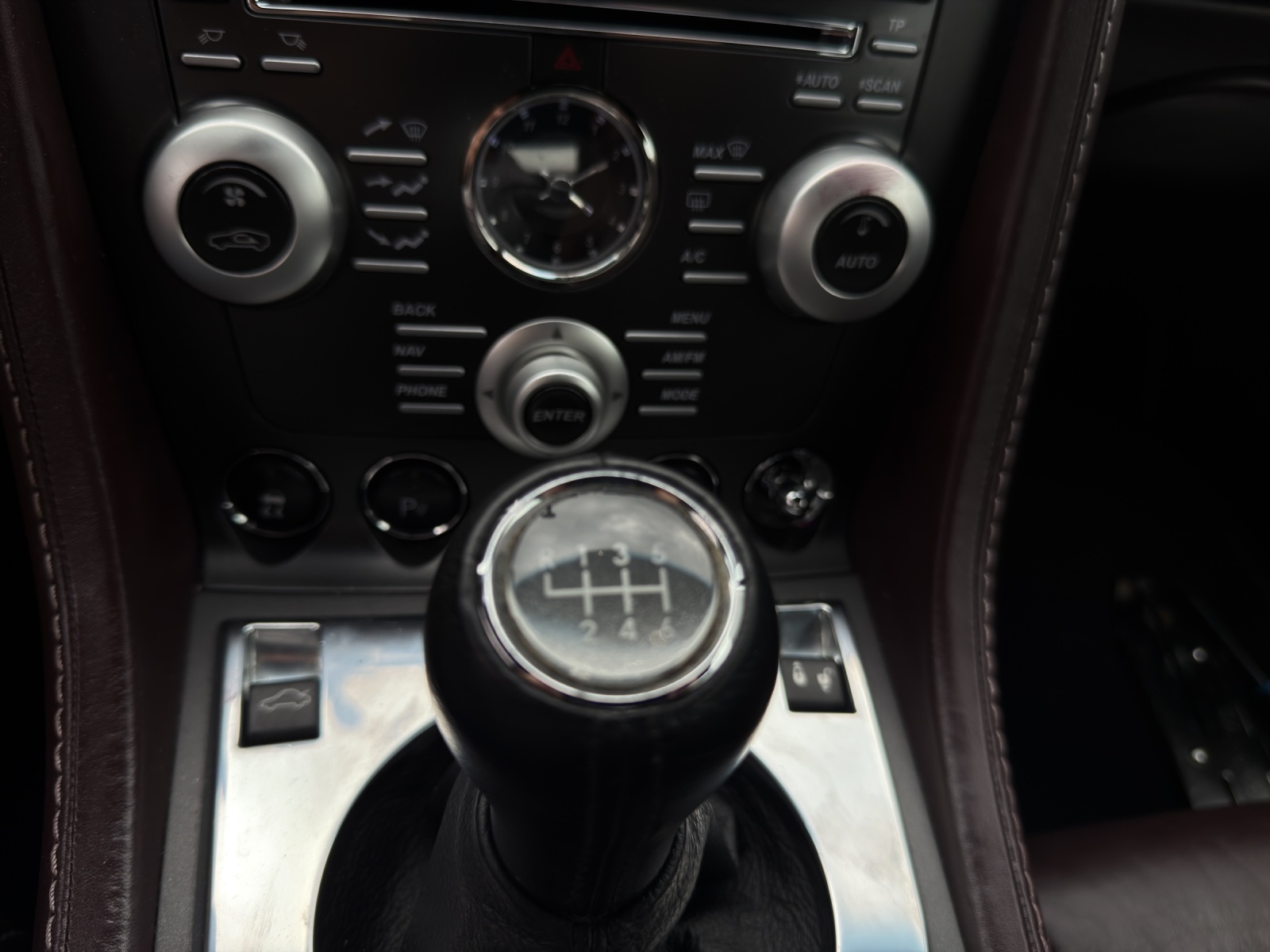 ASTON MARTIN V8 Vantage Coupé 4.7-image-12