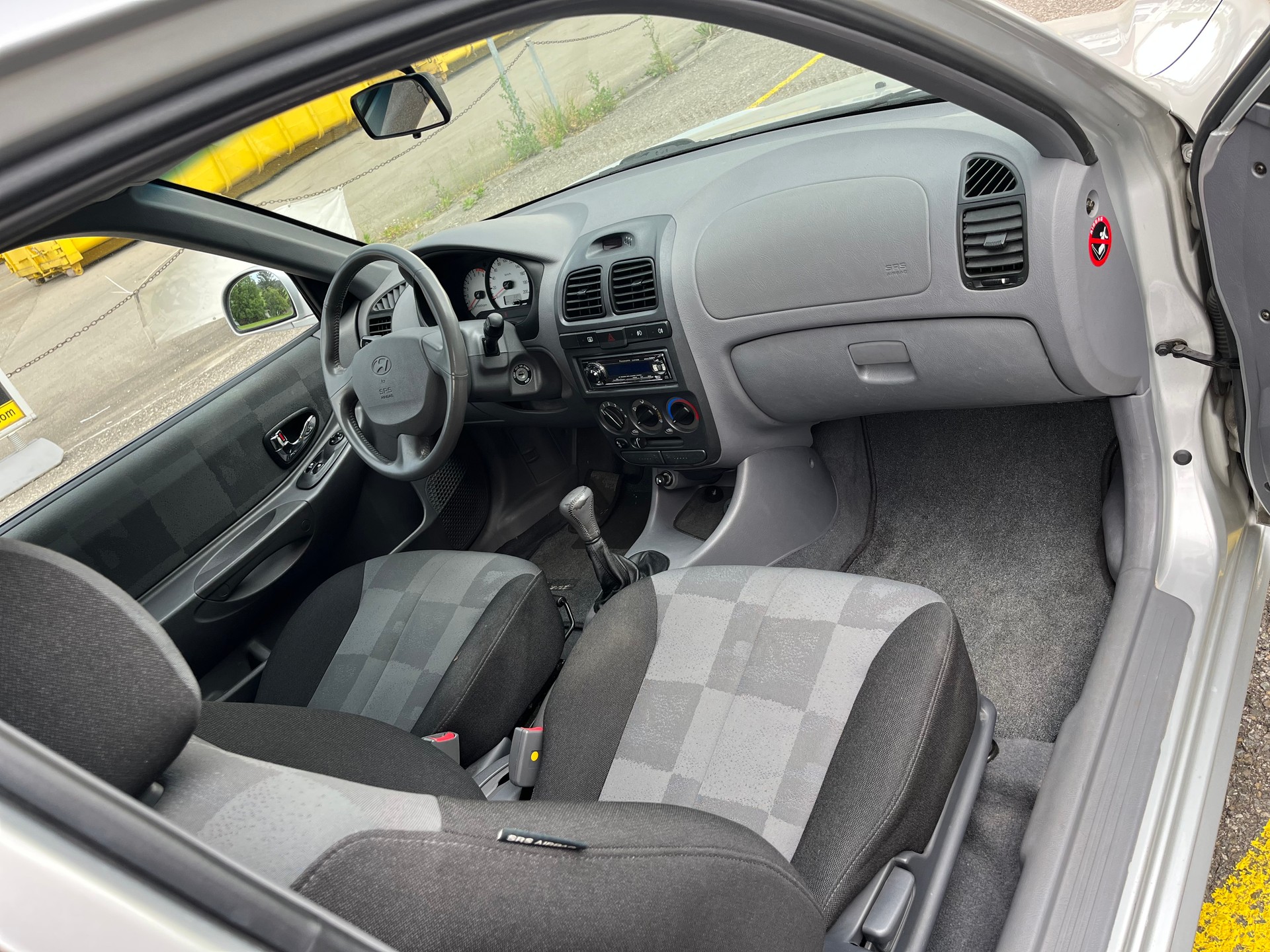 HYUNDAI 3 Türe mit Klimaanlage und mit Alufelge Handschaltung-image-12