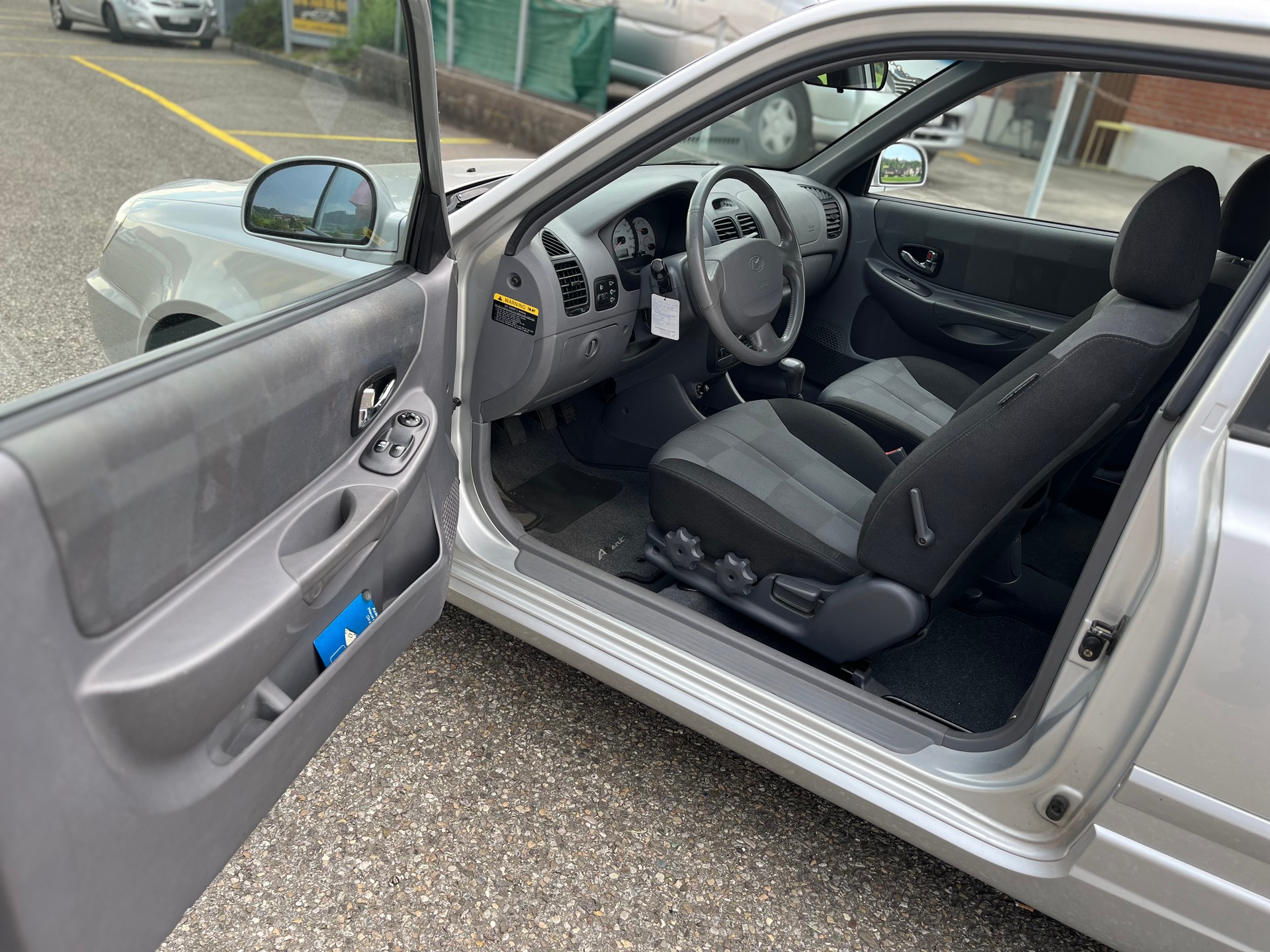 HYUNDAI 3 Türe mit Klimaanlage und mit Alufelge Handschaltung-image-10