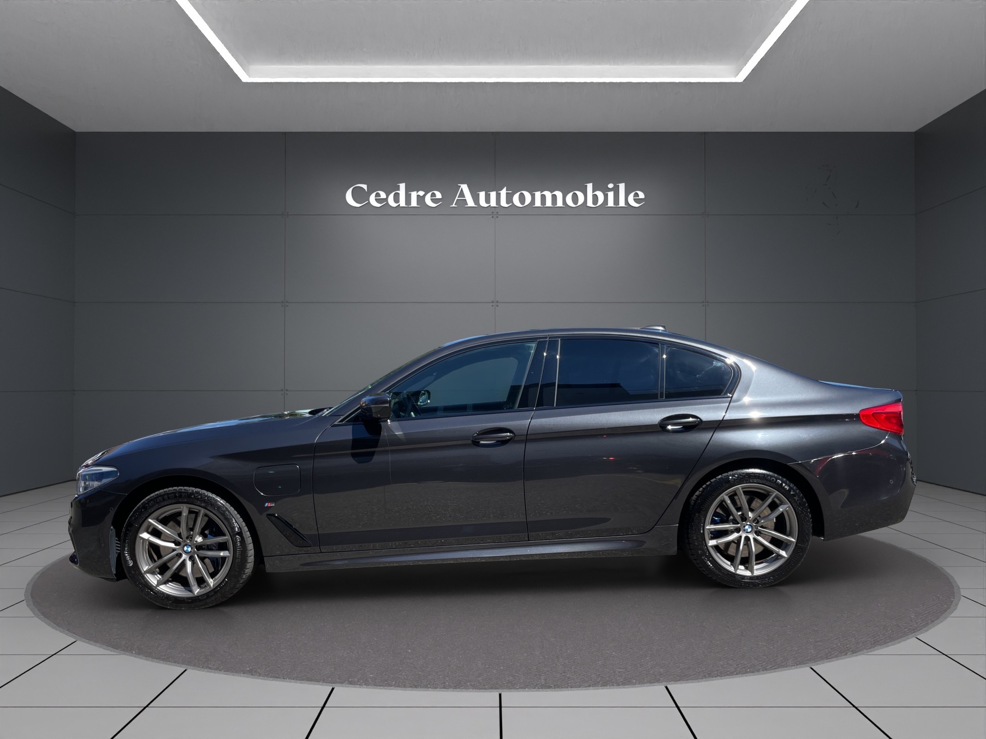 BMW 530e xDrive M Sport Steptronic-image-3