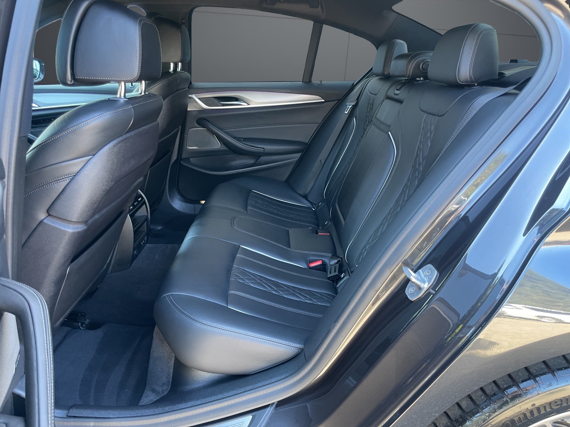BMW 530e xDrive M Sport Steptronic-image-9