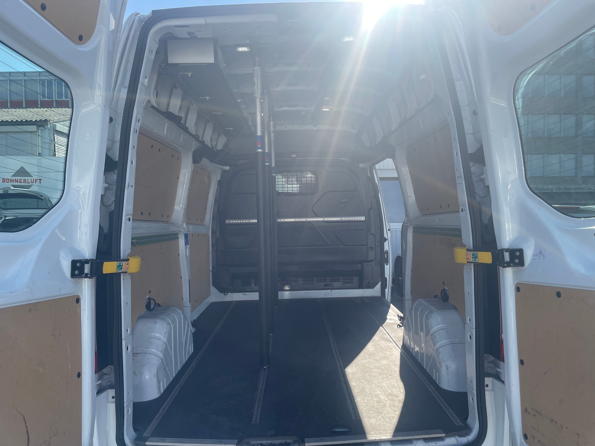 FORD Transit Custom Van 320 L2H1 Trend A-image-12