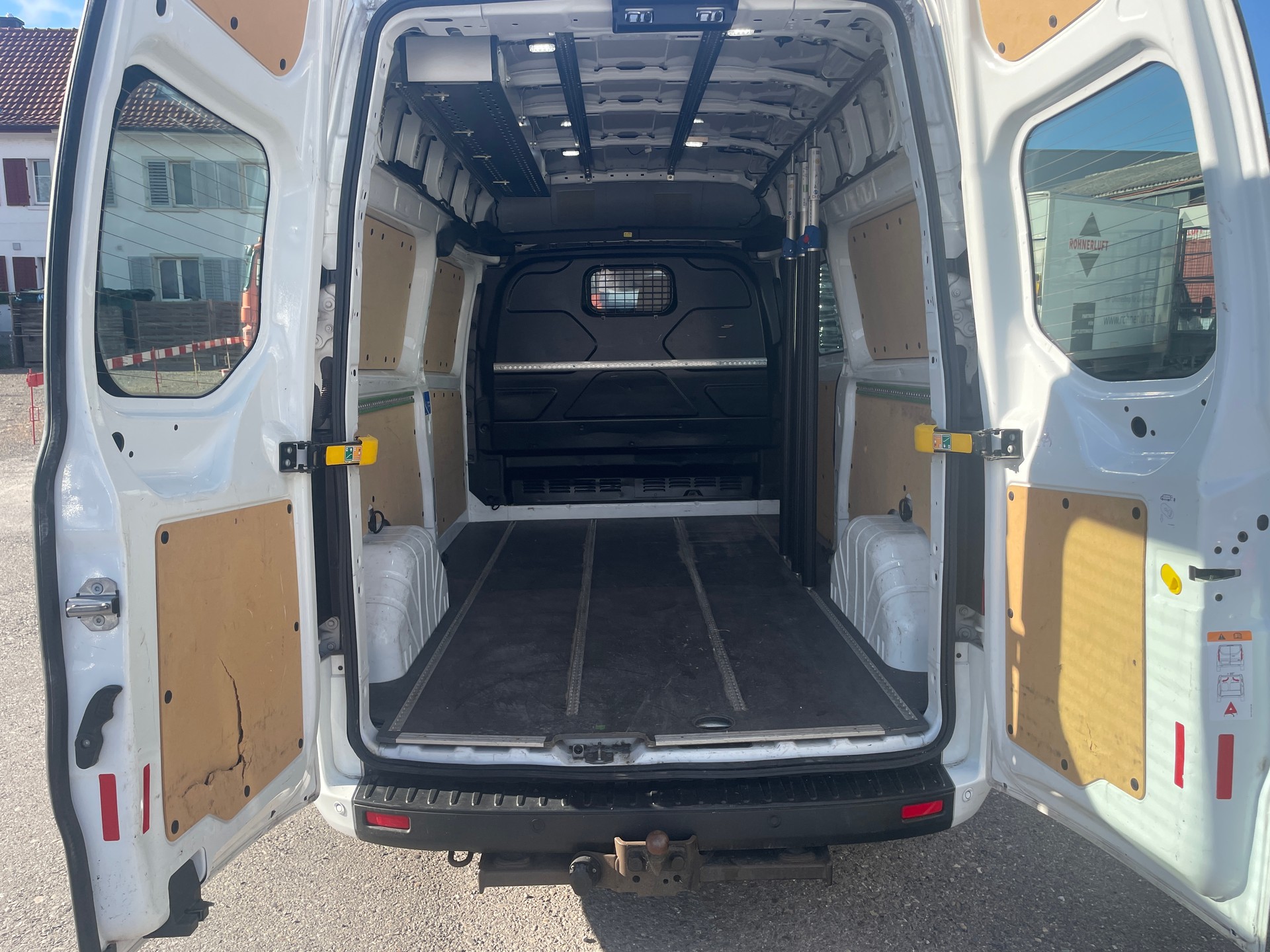 FORD Transit Custom Van 320 L2H1 Trend A-image-10
