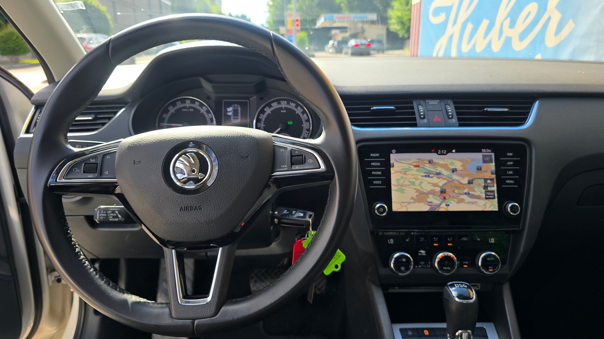 SKODA Octavia Combi 1.6 TDI Ambition-image-14