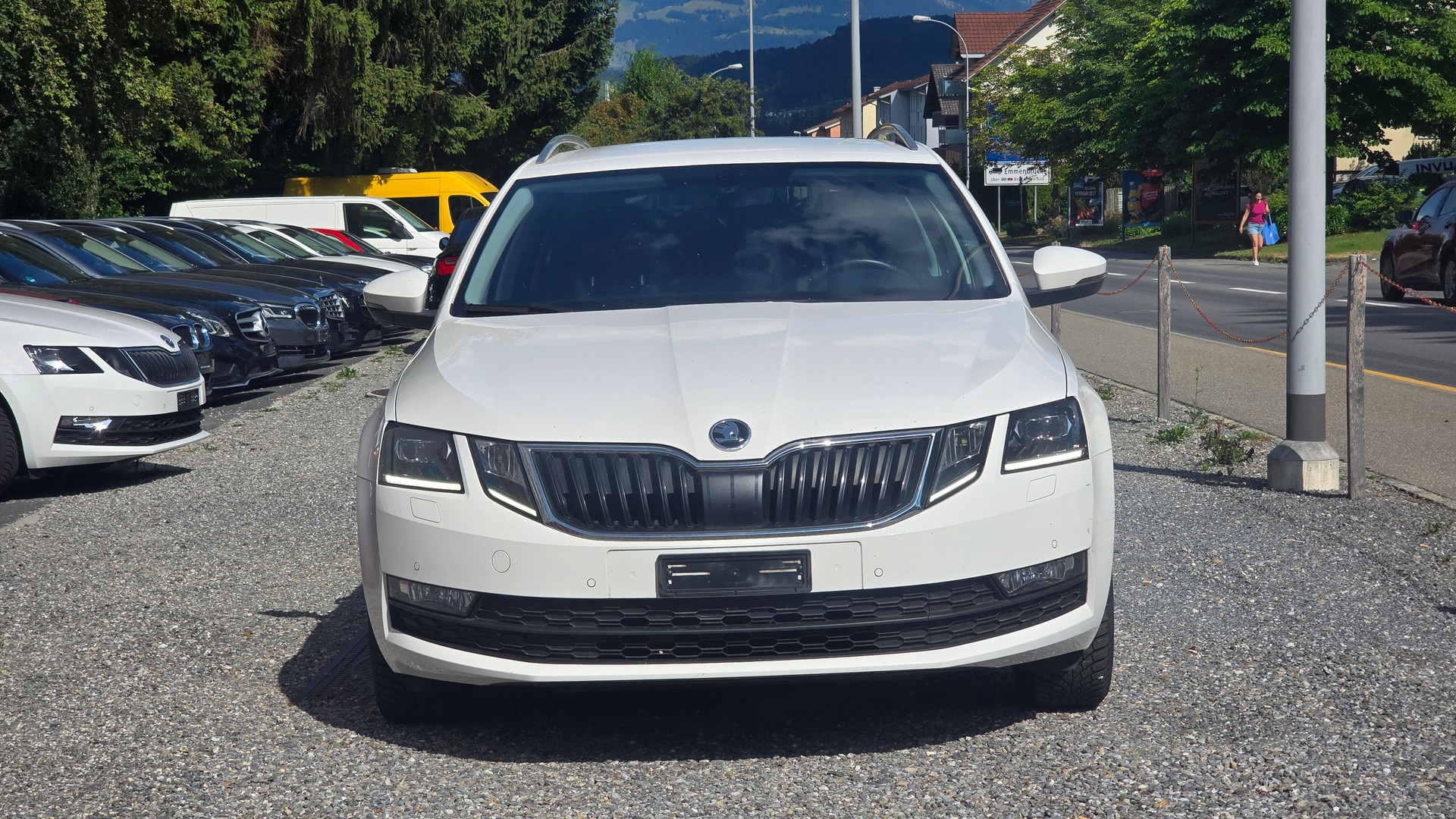 SKODA Octavia Combi 1.6 TDI Ambition-image-2
