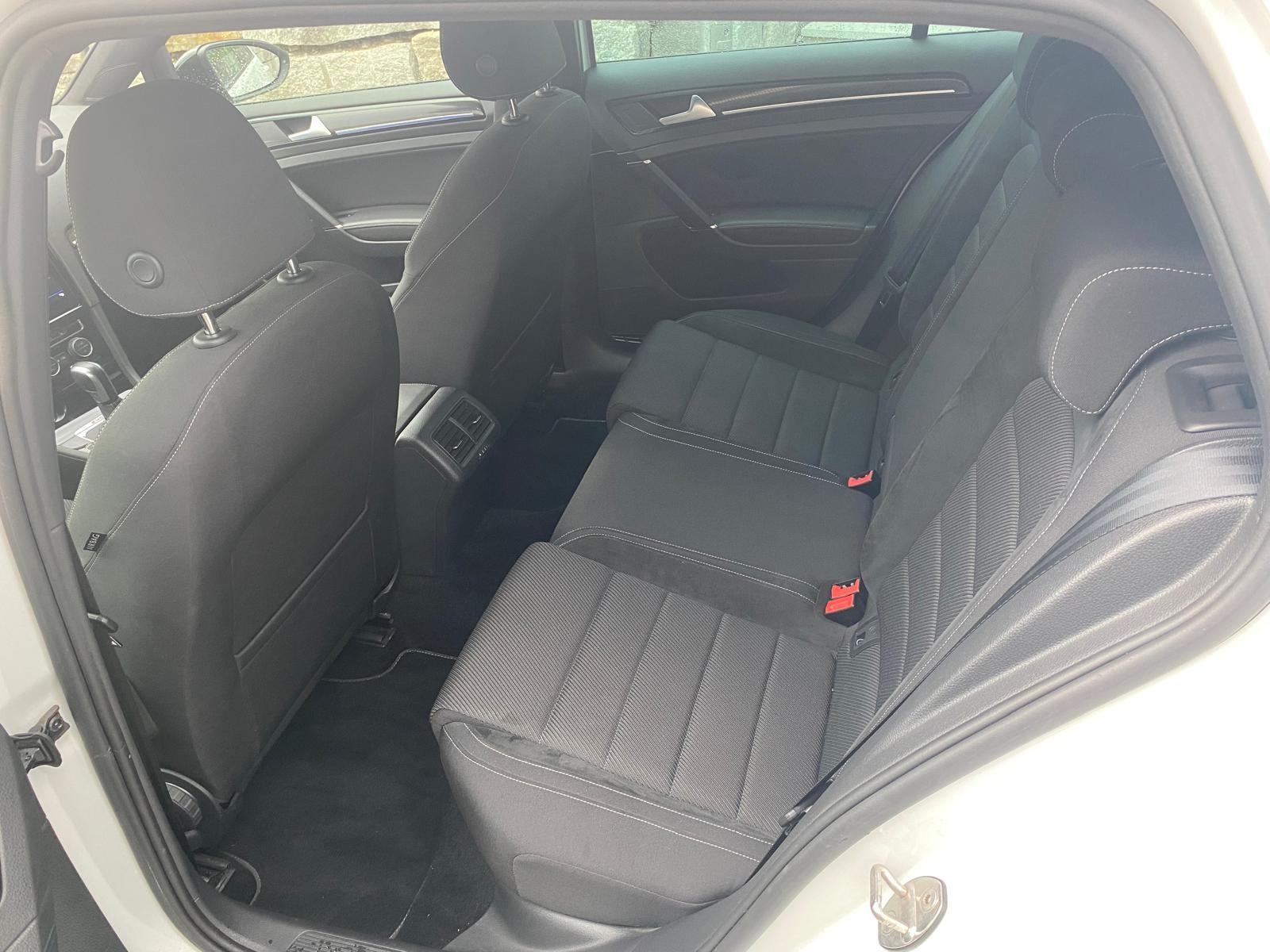 VW Golf 2.0 TSI R 4Motion DSG-image-8