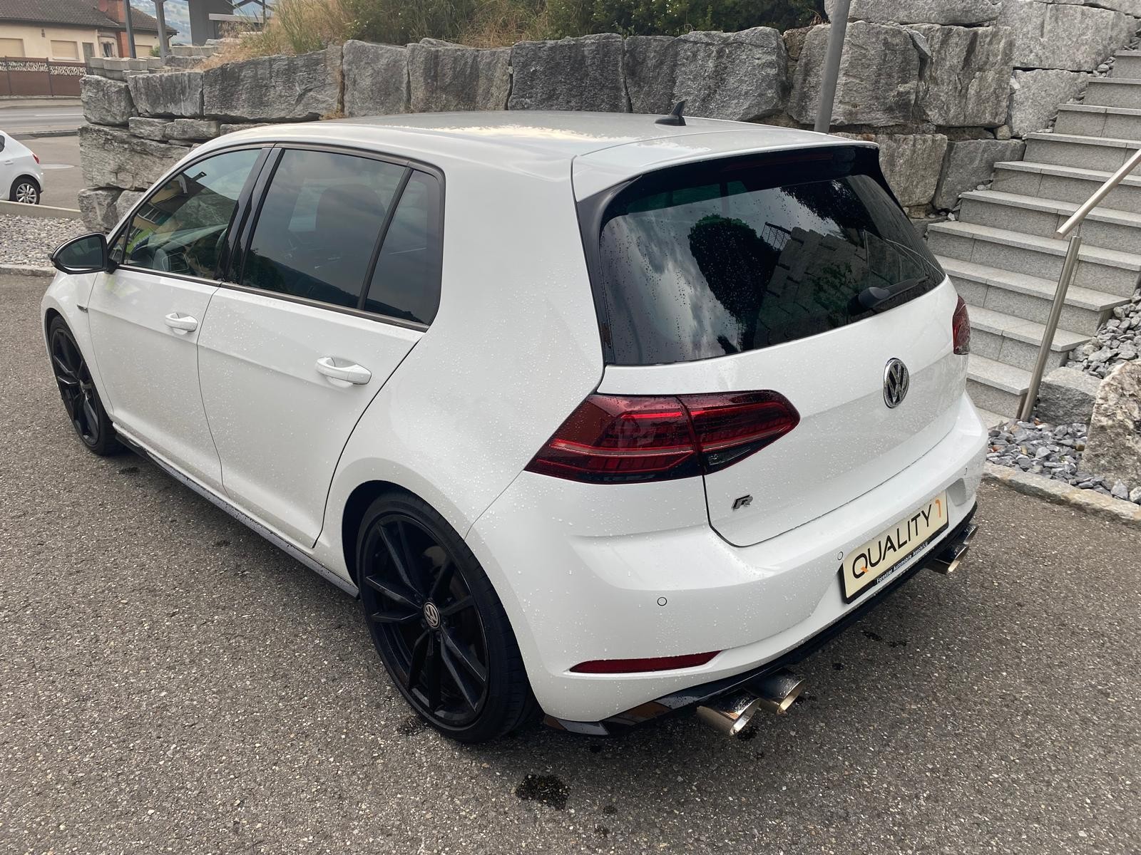VW Golf 2.0 TSI R 4Motion DSG-image-2