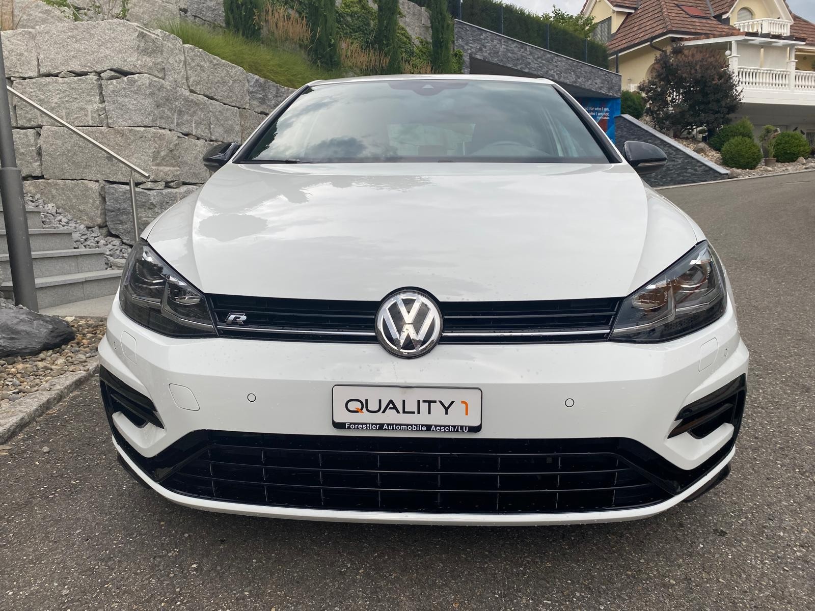 VW Golf 2.0 TSI R 4Motion DSG-image-4