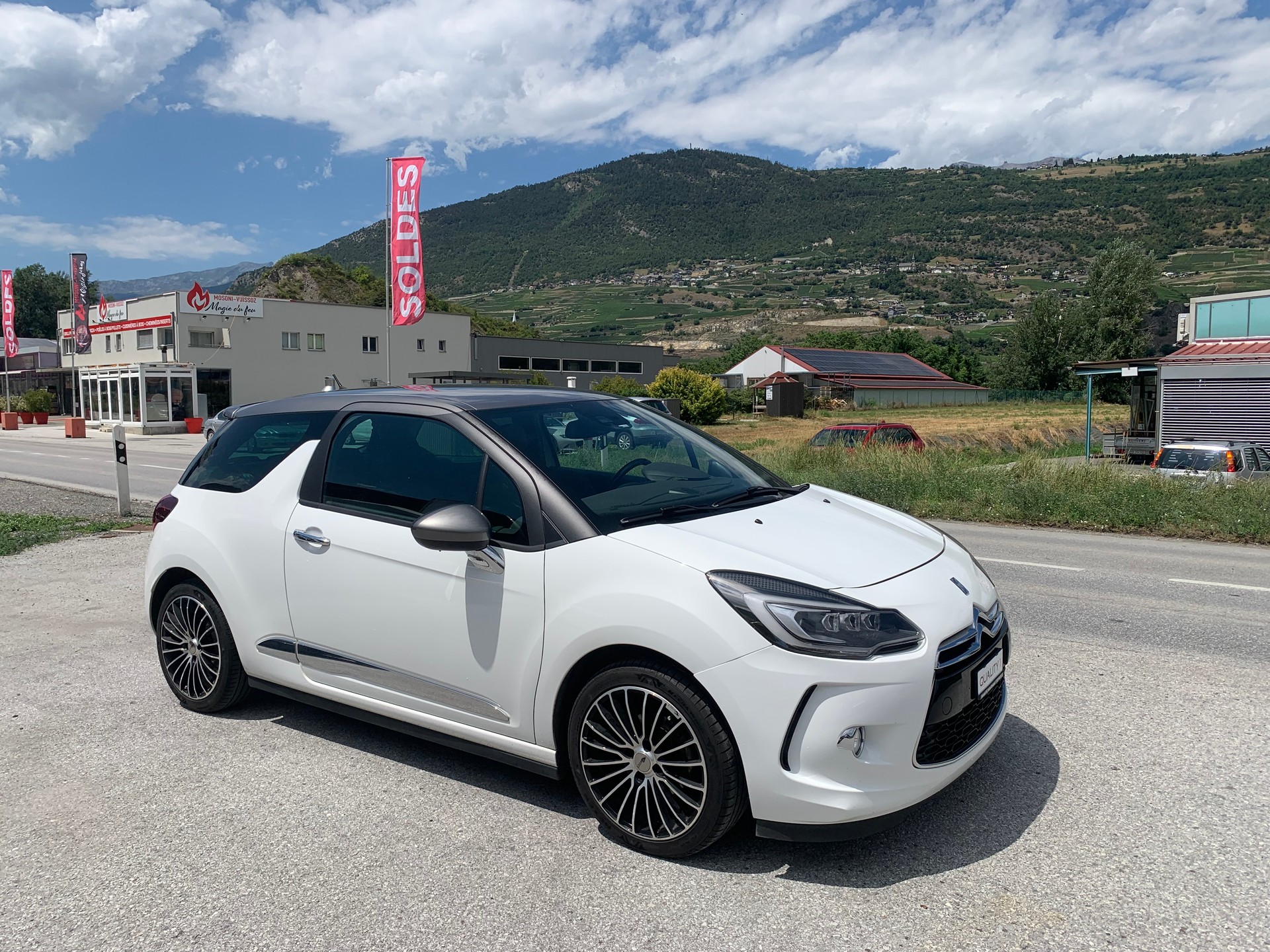 DS AUTOMOBILES DS3 1.6 16V BlueHDi Sport Chic Plus-image-6